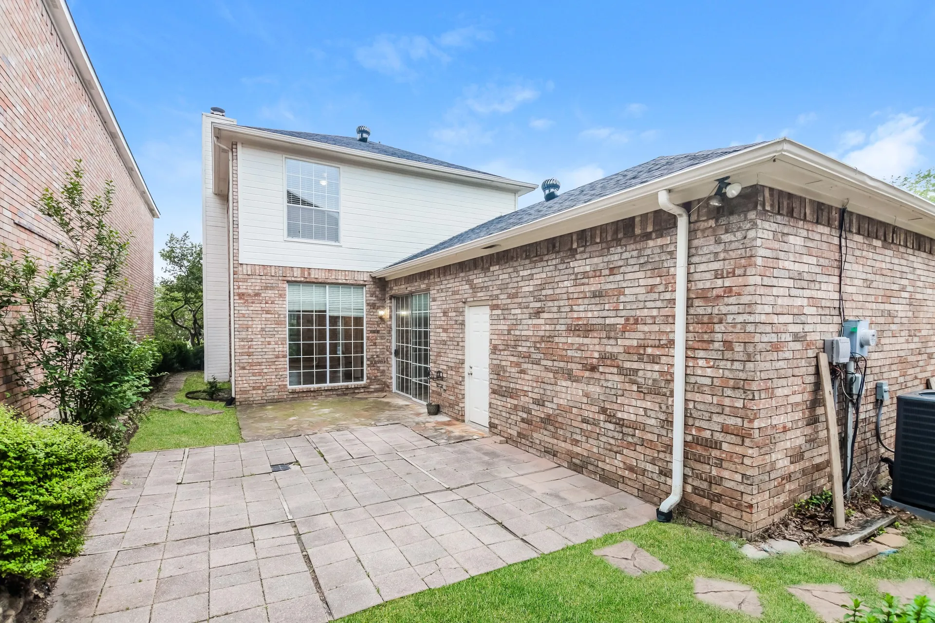 Single Family Residence For Rent in Rockwall County , 3152 Bourbon Street, Rockwall, Texas 75032, 3 Bedroom, 3 Bathroom, 2 Garage spaces, 2,040 Sqft, built in 1990, mls#21365435, Real Estate Agent in Rockwall, Homes For Rent in Rockwall county, Homes For Rent in Rockwall, Realtor in Rockwall Texas, Real Estate Brokerage Independent Realty Texas, Luminita Cordes Realtor
