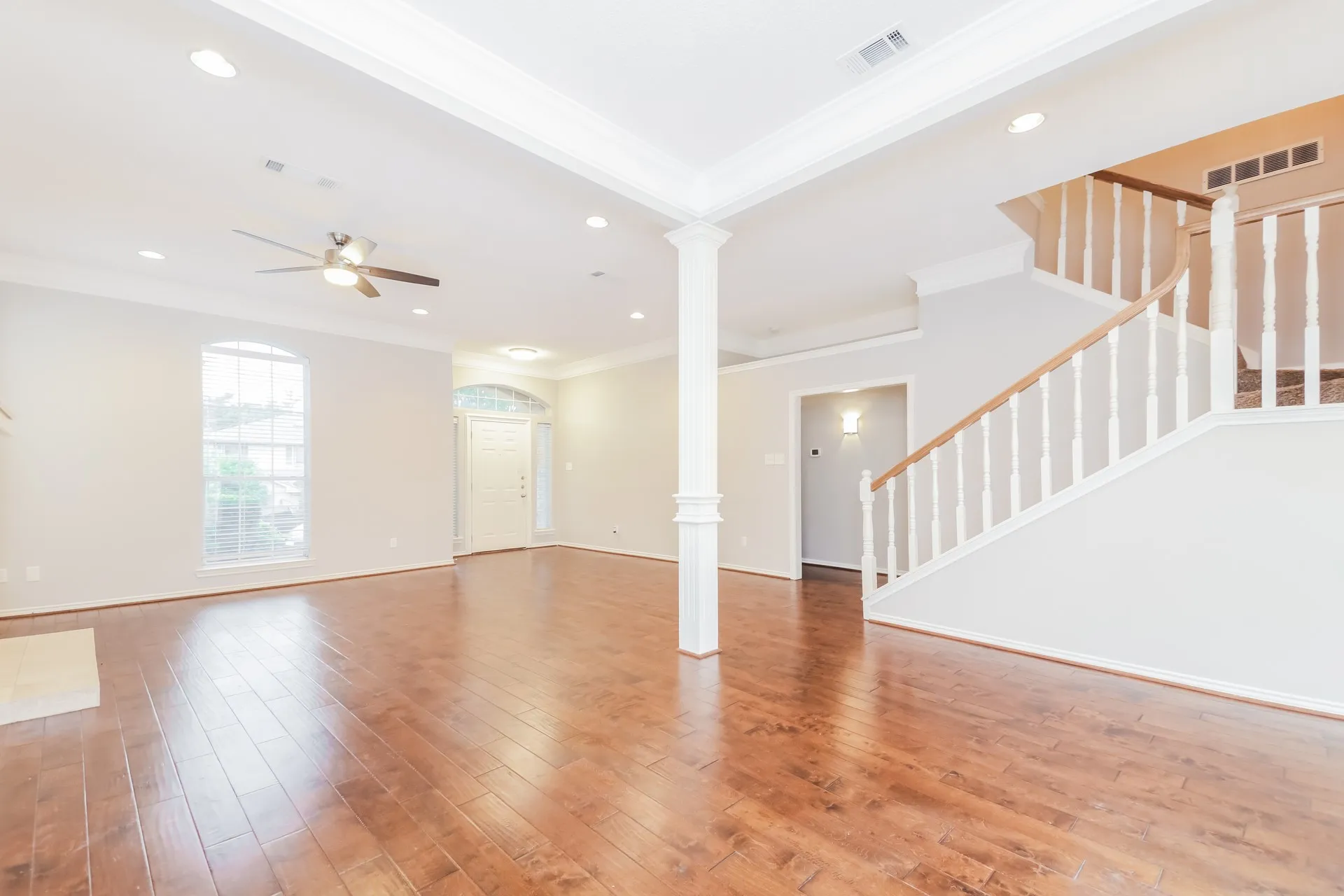Single Family Residence For Rent in Rockwall County , 3152 Bourbon Street, Rockwall, Texas 75032, 3 Bedroom, 3 Bathroom, 2 Garage spaces, 2,040 Sqft, built in 1990, mls#21365435, Real Estate Agent in Rockwall, Homes For Rent in Rockwall county, Homes For Rent in Rockwall, Realtor in Rockwall Texas, Real Estate Brokerage Independent Realty Texas, Luminita Cordes Realtor
