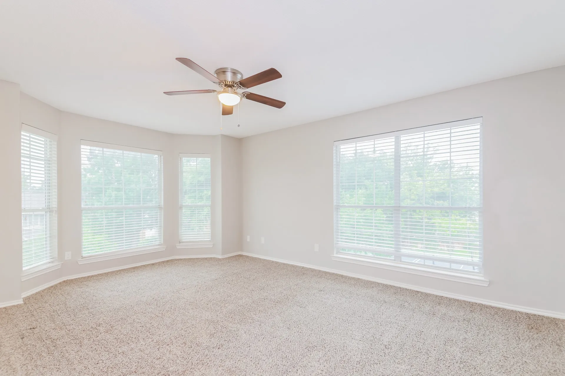 Single Family Residence For Rent in Rockwall County , 3152 Bourbon Street, Rockwall, Texas 75032, 3 Bedroom, 3 Bathroom, 2 Garage spaces, 2,040 Sqft, built in 1990, mls#21365435, Real Estate Agent in Rockwall, Homes For Rent in Rockwall county, Homes For Rent in Rockwall, Realtor in Rockwall Texas, Real Estate Brokerage Independent Realty Texas, Luminita Cordes Realtor