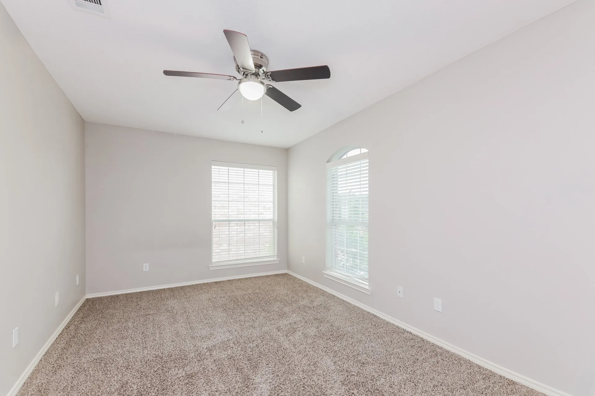 Single Family Residence For Rent in Rockwall County , 3152 Bourbon Street, Rockwall, Texas 75032, 3 Bedroom, 3 Bathroom, 2 Garage spaces, 2,040 Sqft, built in 1990, mls#21365435, Real Estate Agent in Rockwall, Homes For Rent in Rockwall county, Homes For Rent in Rockwall, Realtor in Rockwall Texas, Real Estate Brokerage Independent Realty Texas, Luminita Cordes Realtor
