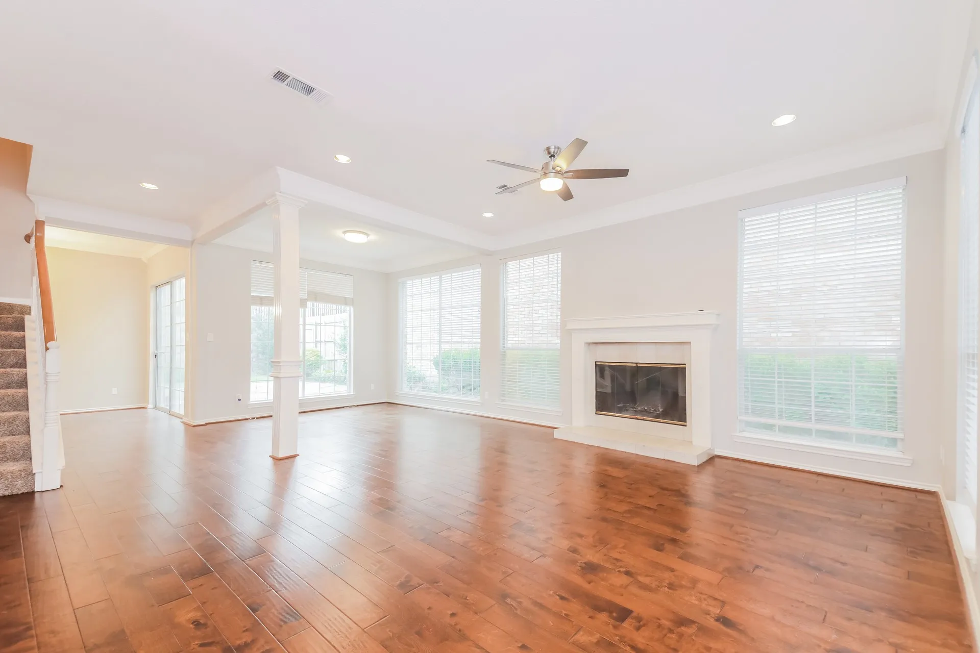 Single Family Residence For Rent in Rockwall County , 3152 Bourbon Street, Rockwall, Texas 75032, 3 Bedroom, 3 Bathroom, 2 Garage spaces, 2,040 Sqft, built in 1990, mls#21365435, Real Estate Agent in Rockwall, Homes For Rent in Rockwall county, Homes For Rent in Rockwall, Realtor in Rockwall Texas, Real Estate Brokerage Independent Realty Texas, Luminita Cordes Realtor