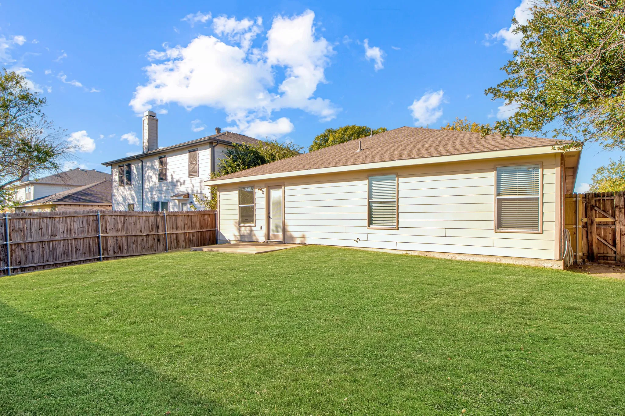 Single Family Residence For Sale in Denton County , 2260 White Oak Drive, Little Elm, Texas 75068, 3 Bedroom, 2 Bathroom, 2 Garage spaces, 1,868 Sqft, built in 2002, Price $355,000, mls#21355869, Real Estate Agent in Little Elm, Homes For Sale in Denton county, Homes For Sale in Little Elm, Realtor in Little Elm Texas, Real Estate Brokerage Independent Realty Texas, Luminita Cordes Realtor