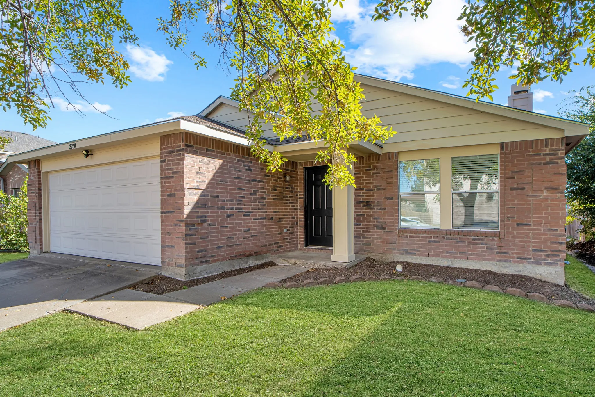 Single Family Residence For Sale in Denton County , 2260 White Oak Drive, Little Elm, Texas 75068, 3 Bedroom, 2 Bathroom, 2 Garage spaces, 1,868 Sqft, built in 2002, Price $355,000, mls#21355869, Real Estate Agent in Little Elm, Homes For Sale in Denton county, Homes For Sale in Little Elm, Realtor in Little Elm Texas, Real Estate Brokerage Independent Realty Texas, Luminita Cordes Realtor
