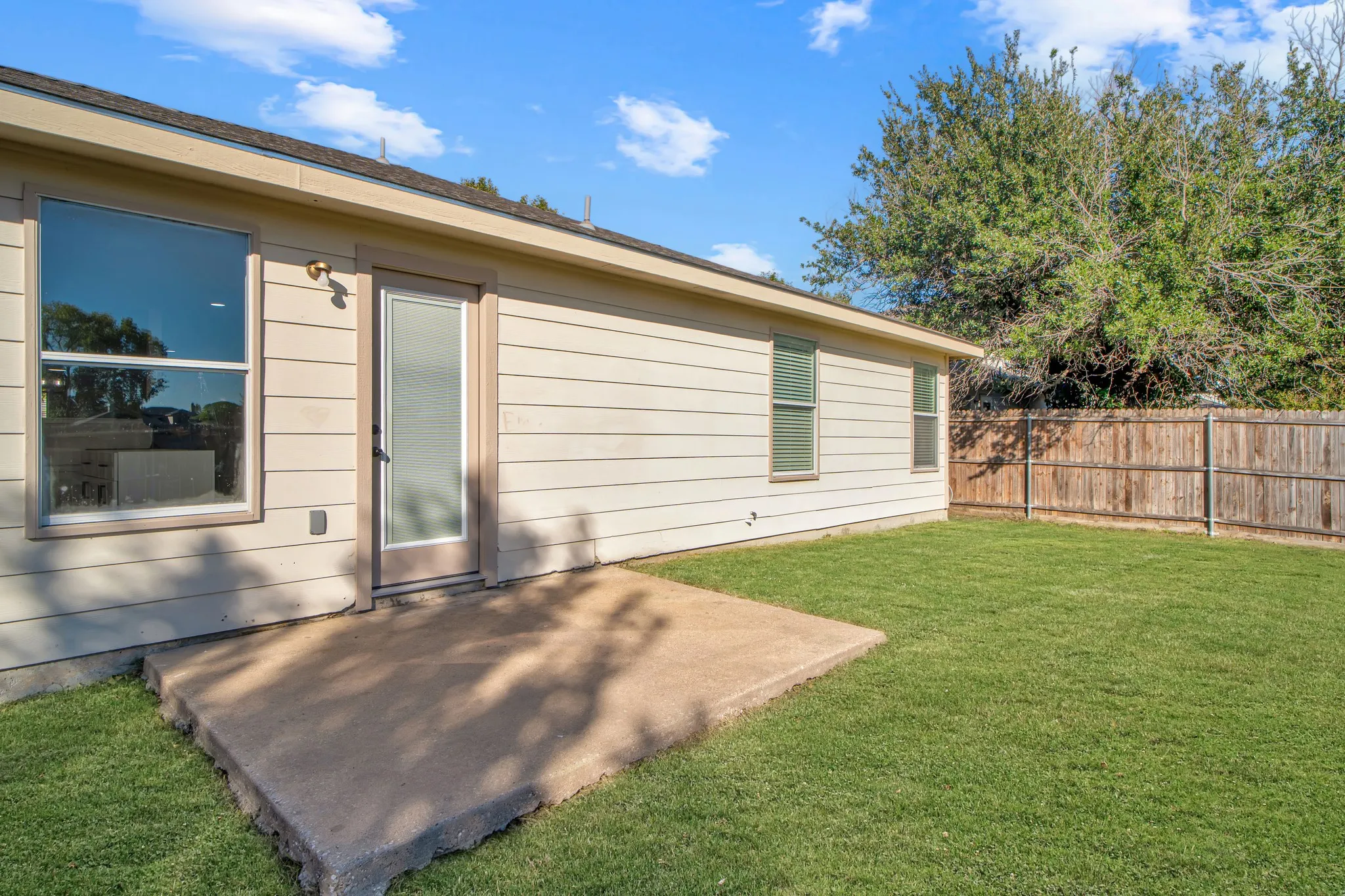 Single Family Residence For Sale in Denton County , 2260 White Oak Drive, Little Elm, Texas 75068, 3 Bedroom, 2 Bathroom, 2 Garage spaces, 1,868 Sqft, built in 2002, Price $355,000, mls#21355869, Real Estate Agent in Little Elm, Homes For Sale in Denton county, Homes For Sale in Little Elm, Realtor in Little Elm Texas, Real Estate Brokerage Independent Realty Texas, Luminita Cordes Realtor