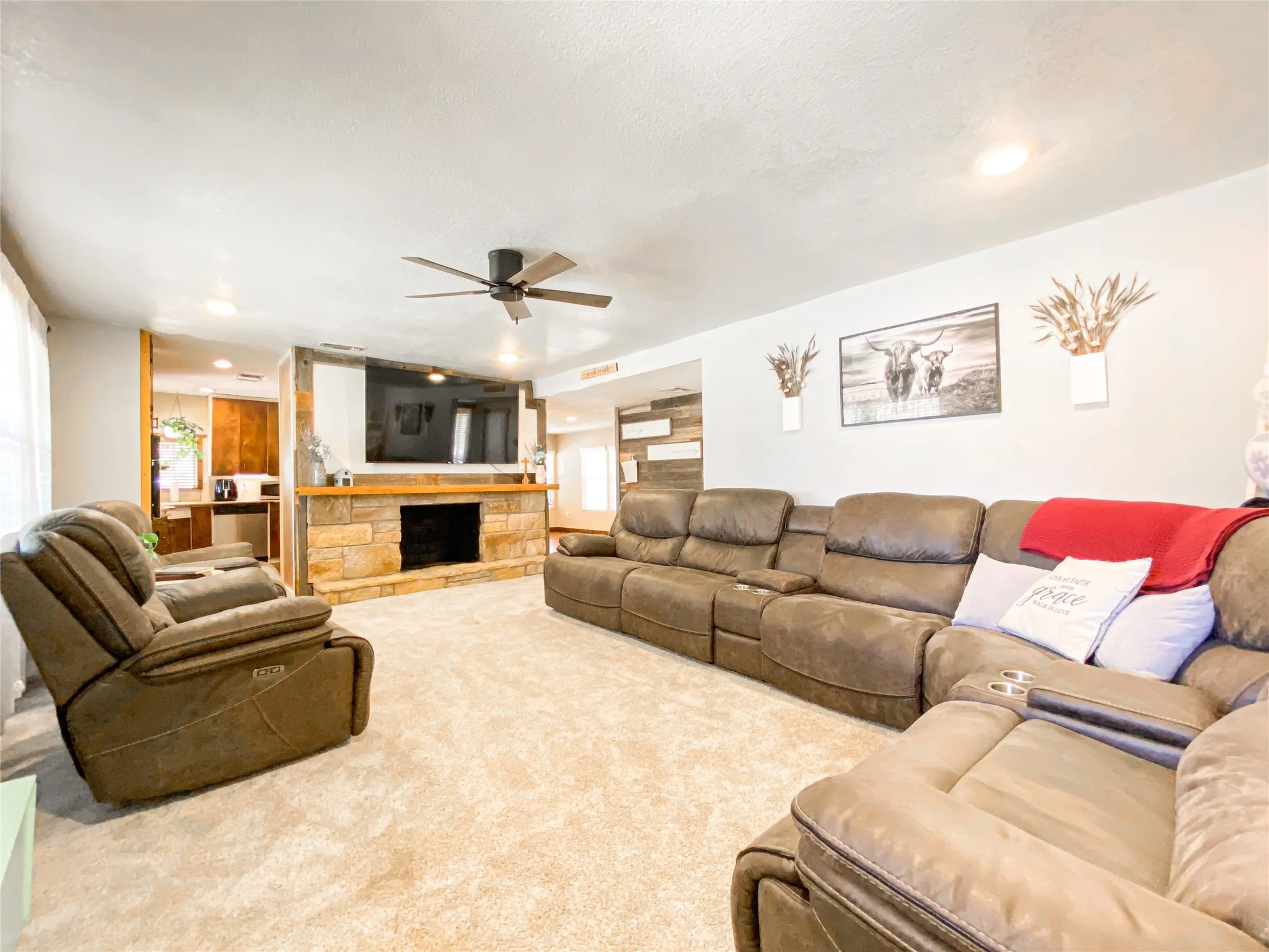 Single Family Residence For Sale in Callahan County , 2105 Fm 18, Clyde, Texas 79510, 2 Bedroom, 2 Bathroom, Garage spaces, 1,609 Sqft, built in 1945, mls#21365344, Real Estate Agent in Clyde, Homes For Sale in Callahan county, Homes For Sale in Clyde, Realtor in Clyde Texas, Real Estate Brokerage Independent Realty Texas, Luminita Cordes Realtor
