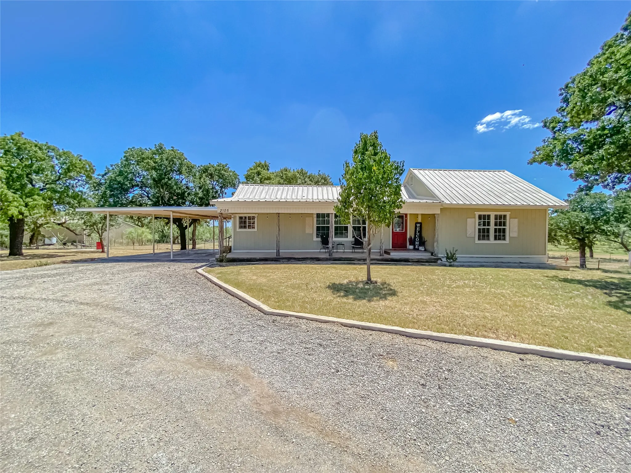 Single Family Residence For Sale in Callahan County , 2105 Fm 18, Clyde, Texas 79510, 2 Bedroom, 2 Bathroom, Garage spaces, 1,609 Sqft, built in 1945, mls#21365344, Real Estate Agent in Clyde, Homes For Sale in Callahan county, Homes For Sale in Clyde, Realtor in Clyde Texas, Real Estate Brokerage Independent Realty Texas, Luminita Cordes Realtor
