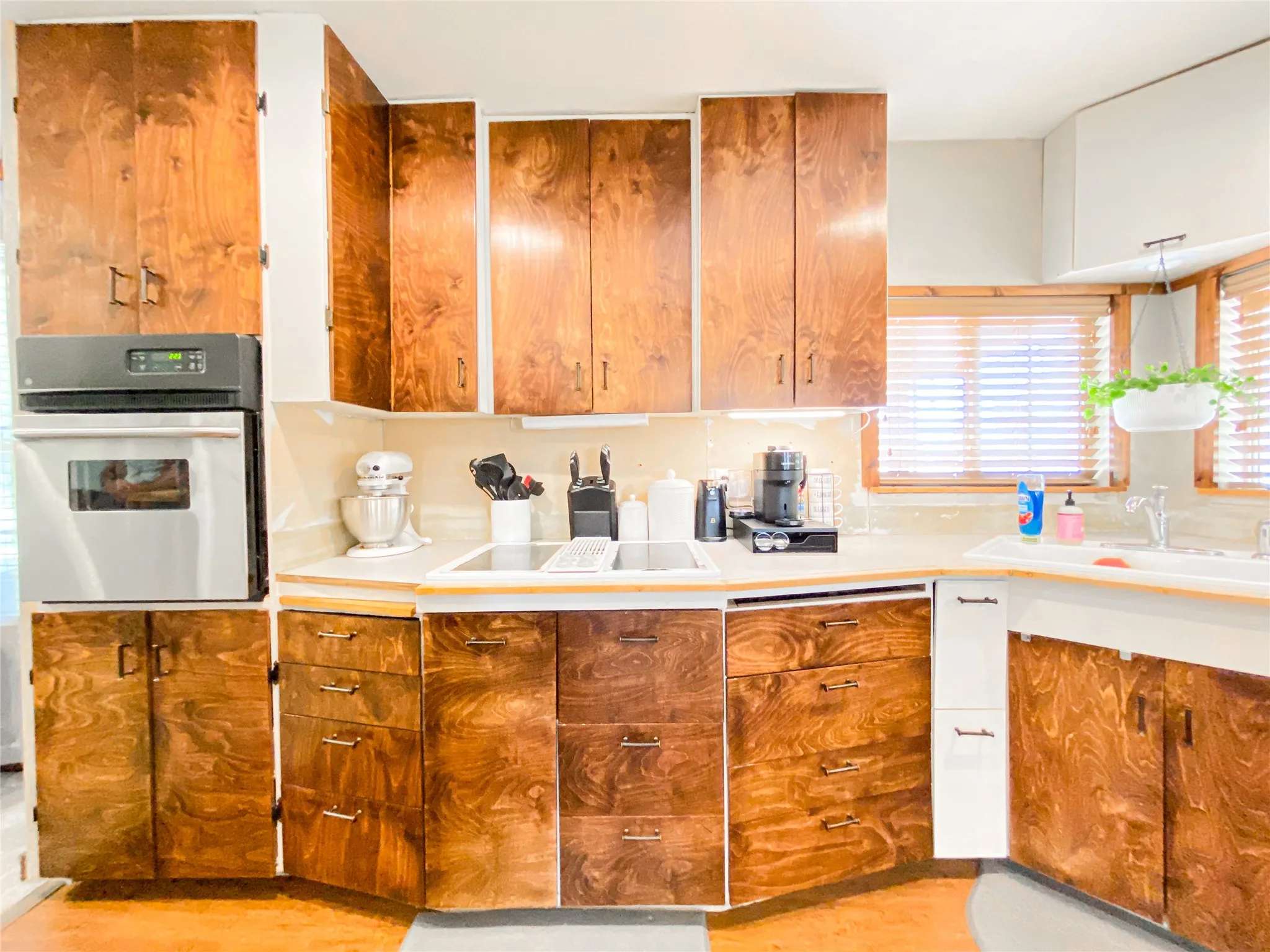Single Family Residence For Sale in Callahan County , 2105 Fm 18, Clyde, Texas 79510, 2 Bedroom, 2 Bathroom, Garage spaces, 1,609 Sqft, built in 1945, mls#21365344, Real Estate Agent in Clyde, Homes For Sale in Callahan county, Homes For Sale in Clyde, Realtor in Clyde Texas, Real Estate Brokerage Independent Realty Texas, Luminita Cordes Realtor