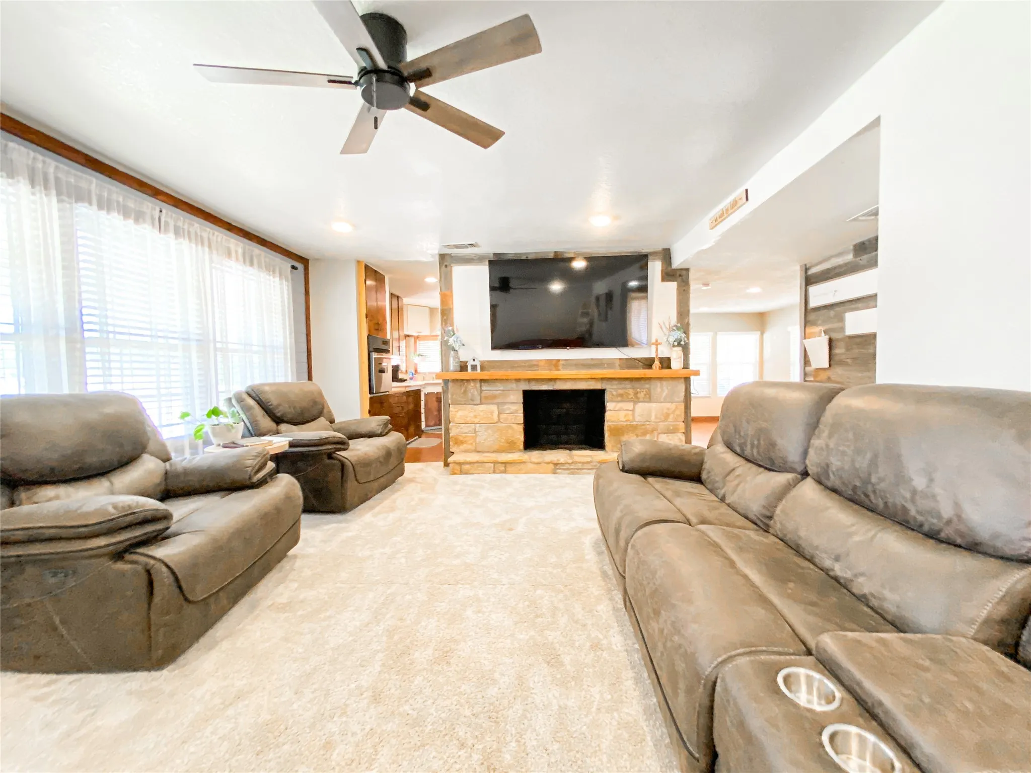 Single Family Residence For Sale in Callahan County , 2105 Fm 18, Clyde, Texas 79510, 2 Bedroom, 2 Bathroom, Garage spaces, 1,609 Sqft, built in 1945, mls#21365344, Real Estate Agent in Clyde, Homes For Sale in Callahan county, Homes For Sale in Clyde, Realtor in Clyde Texas, Real Estate Brokerage Independent Realty Texas, Luminita Cordes Realtor