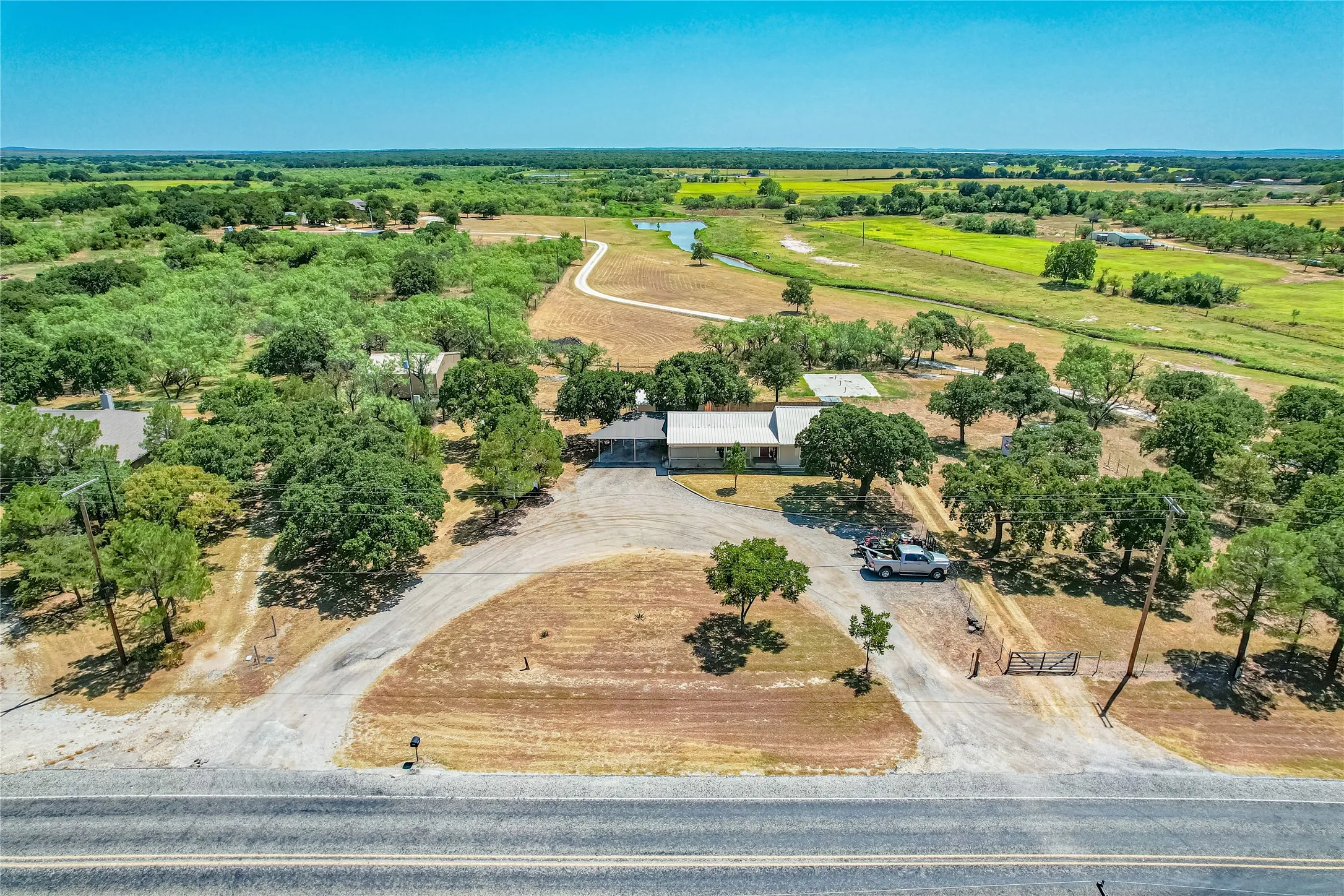 Single Family Residence For Sale in Callahan County , 2105 Fm 18, Clyde, Texas 79510, 2 Bedroom, 2 Bathroom, Garage spaces, 1,609 Sqft, built in 1945, mls#21365344, Real Estate Agent in Clyde, Homes For Sale in Callahan county, Homes For Sale in Clyde, Realtor in Clyde Texas, Real Estate Brokerage Independent Realty Texas, Luminita Cordes Realtor