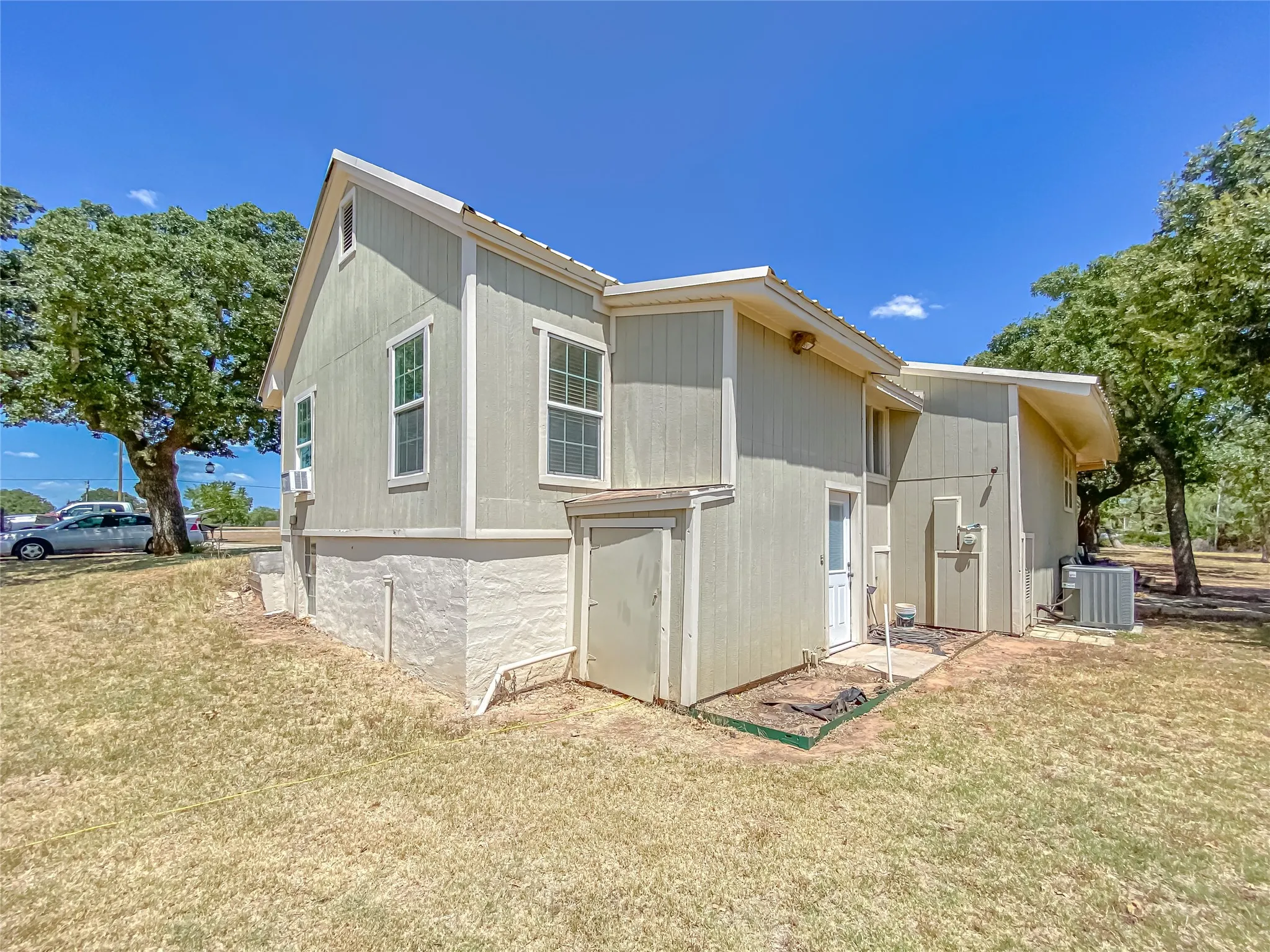 Single Family Residence For Sale in Callahan County , 2105 Fm 18, Clyde, Texas 79510, 2 Bedroom, 2 Bathroom, Garage spaces, 1,609 Sqft, built in 1945, mls#21365344, Real Estate Agent in Clyde, Homes For Sale in Callahan county, Homes For Sale in Clyde, Realtor in Clyde Texas, Real Estate Brokerage Independent Realty Texas, Luminita Cordes Realtor