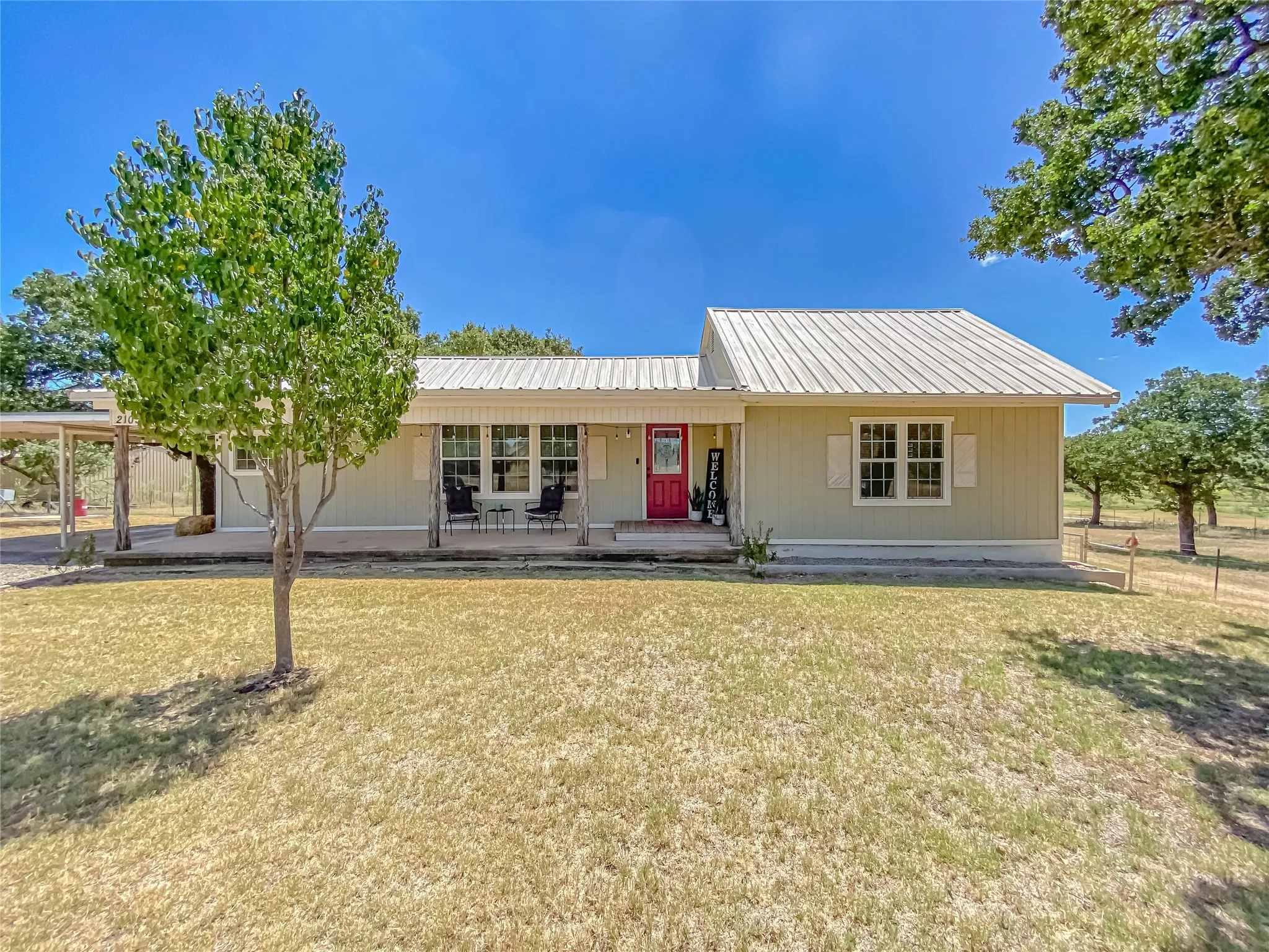 Single Family Residence For Sale in Callahan County , 2105 Fm 18, Clyde, Texas 79510, 2 Bedroom, 2 Bathroom, Garage spaces, 1,609 Sqft, built in 1945, mls#21365344, Real Estate Agent in Clyde, Homes For Sale in Callahan county, Homes For Sale in Clyde, Realtor in Clyde Texas, Real Estate Brokerage Independent Realty Texas, Luminita Cordes Realtor