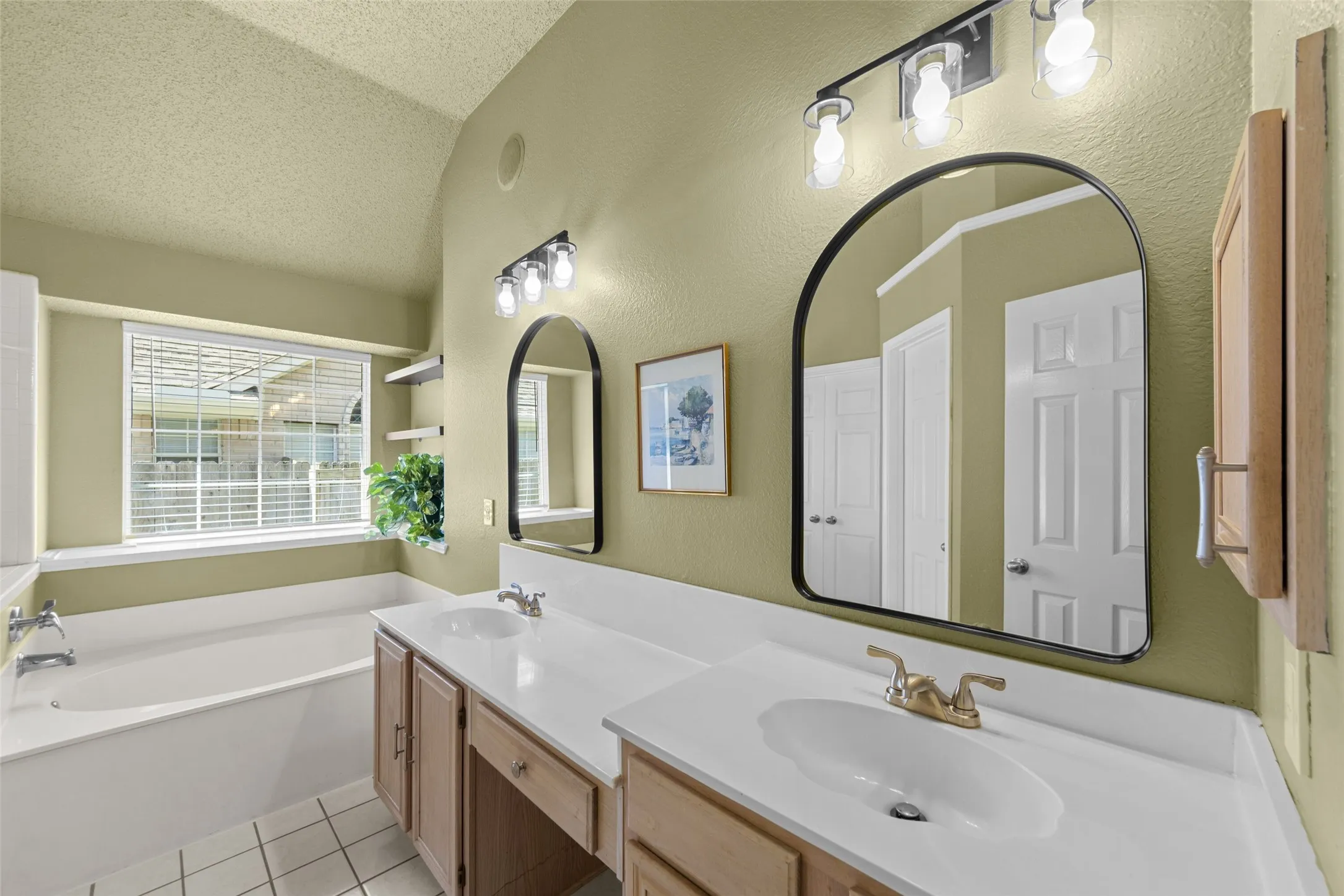 Single Family Residence For Sale in Collin County , 1507 Persimmon Court, Allen, Texas 75002, 4 Bedroom, 2 Bathroom, 2 Garage spaces, 2,669 Sqft, built in 1995, mls#21346278, Real Estate Agent in Allen, Homes For Sale in Collin county, Homes For Sale in Allen, Realtor in Allen Texas, Real Estate Brokerage Independent Realty Texas, Luminita Cordes Realtor