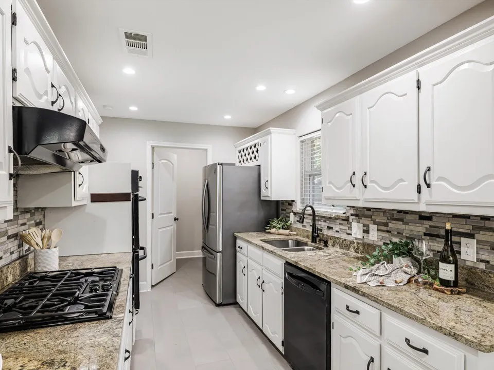 Single Family Residence For Sale in Collin County , 1724 Hearthstone Drive, Plano, Texas 75023, 3 Bedroom, 2 Bathroom, 2 Garage spaces, 1,821 Sqft, built in 1979, mls#21364950, Real Estate Agent in Plano, Homes For Sale in Collin county, Homes For Sale in Plano, Realtor in Plano Texas, Real Estate Brokerage Independent Realty Texas, Luminita Cordes Realtor