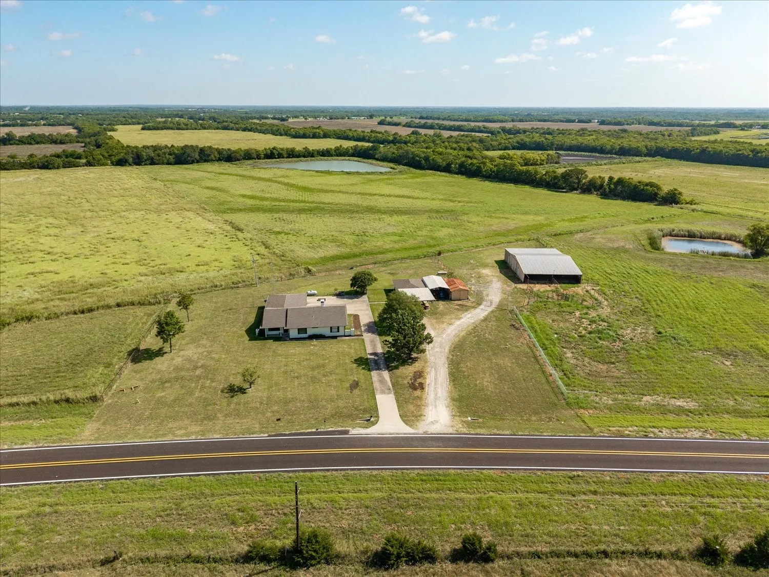 Single Family Residence For Sale in Hunt County , 368 Fm 1566 E, Greenville, Texas 75401, 3 Bedroom, 2 Bathroom, 2 Garage spaces, 1,771 Sqft, built in 1980, Price $425,000, mls#21365424, Real Estate Agent in Greenville, Homes For Sale in Hunt county, Homes For Sale in Greenville, Realtor in Greenville Texas, Real Estate Brokerage Independent Realty Texas, Luminita Cordes Realtor