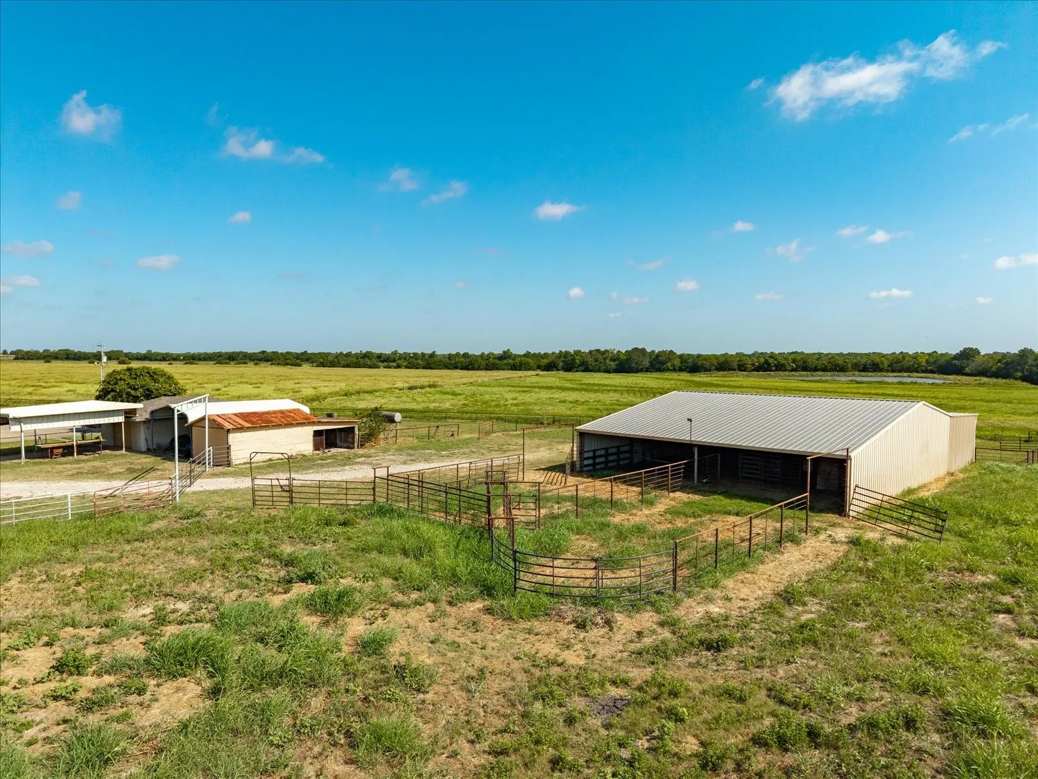 Single Family Residence For Sale in Hunt County , 368 Fm 1566 E, Greenville, Texas 75401, 3 Bedroom, 2 Bathroom, 2 Garage spaces, 1,771 Sqft, built in 1980, Price $425,000, mls#21365424, Real Estate Agent in Greenville, Homes For Sale in Hunt county, Homes For Sale in Greenville, Realtor in Greenville Texas, Real Estate Brokerage Independent Realty Texas, Luminita Cordes Realtor