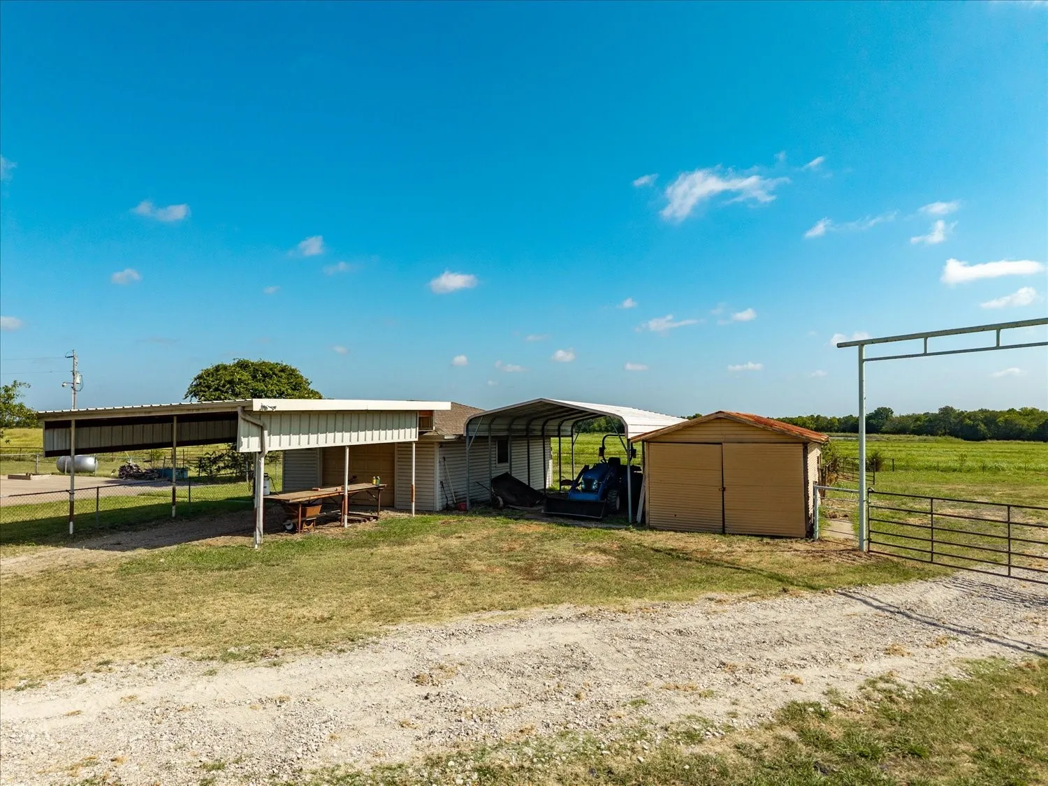 Single Family Residence For Sale in Hunt County , 368 Fm 1566 E, Greenville, Texas 75401, 3 Bedroom, 2 Bathroom, 2 Garage spaces, 1,771 Sqft, built in 1980, Price $425,000, mls#21365424, Real Estate Agent in Greenville, Homes For Sale in Hunt county, Homes For Sale in Greenville, Realtor in Greenville Texas, Real Estate Brokerage Independent Realty Texas, Luminita Cordes Realtor