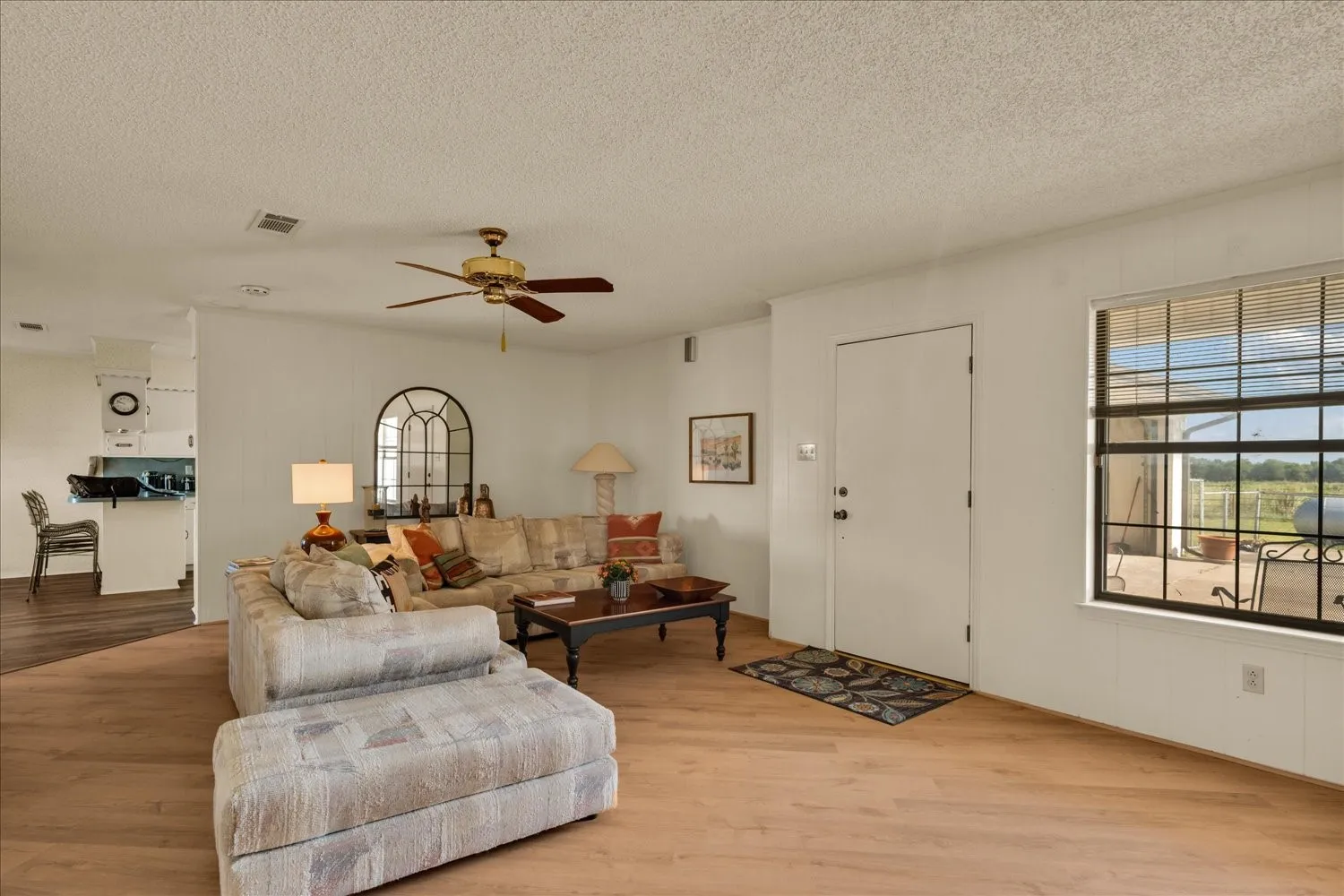 Single Family Residence For Sale in Hunt County , 368 Fm 1566 E, Greenville, Texas 75401, 3 Bedroom, 2 Bathroom, 2 Garage spaces, 1,771 Sqft, built in 1980, Price $425,000, mls#21365424, Real Estate Agent in Greenville, Homes For Sale in Hunt county, Homes For Sale in Greenville, Realtor in Greenville Texas, Real Estate Brokerage Independent Realty Texas, Luminita Cordes Realtor