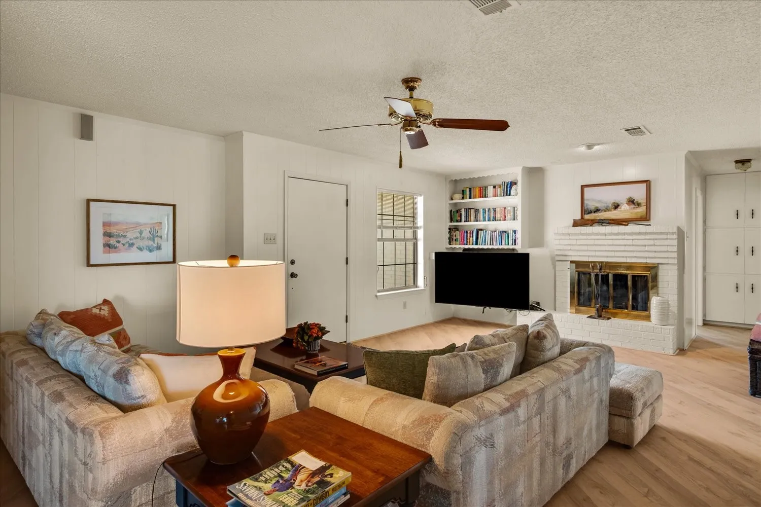 Single Family Residence For Sale in Hunt County , 368 Fm 1566 E, Greenville, Texas 75401, 3 Bedroom, 2 Bathroom, 2 Garage spaces, 1,771 Sqft, built in 1980, Price $425,000, mls#21365424, Real Estate Agent in Greenville, Homes For Sale in Hunt county, Homes For Sale in Greenville, Realtor in Greenville Texas, Real Estate Brokerage Independent Realty Texas, Luminita Cordes Realtor