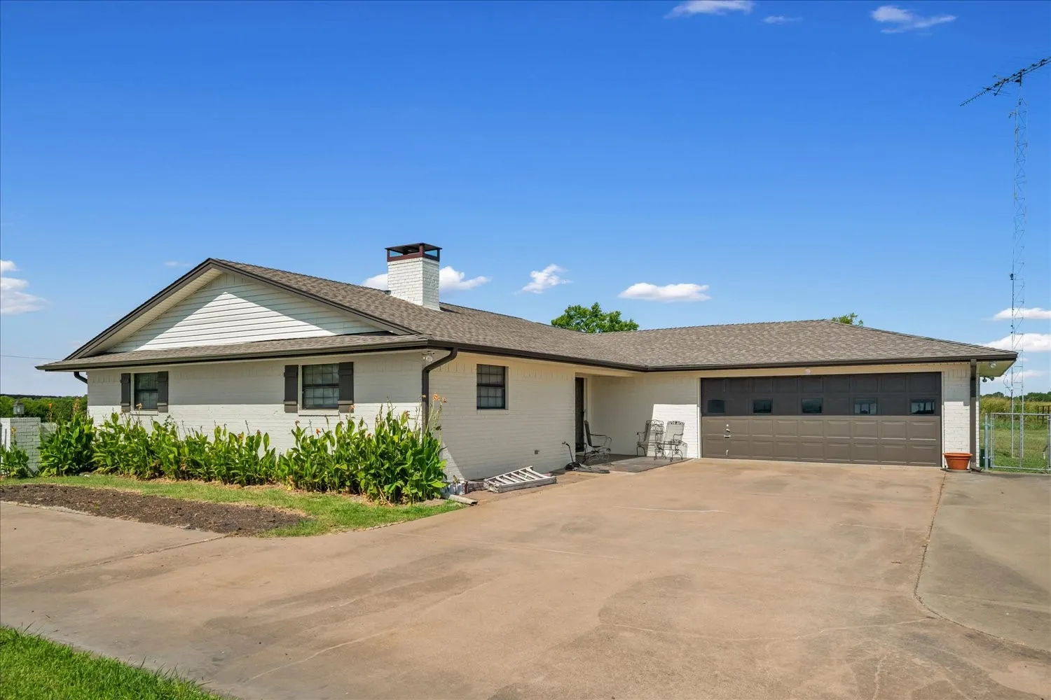 Single Family Residence For Sale in Hunt County , 368 Fm 1566 E, Greenville, Texas 75401, 3 Bedroom, 2 Bathroom, 2 Garage spaces, 1,771 Sqft, built in 1980, Price $425,000, mls#21365424, Real Estate Agent in Greenville, Homes For Sale in Hunt county, Homes For Sale in Greenville, Realtor in Greenville Texas, Real Estate Brokerage Independent Realty Texas, Luminita Cordes Realtor