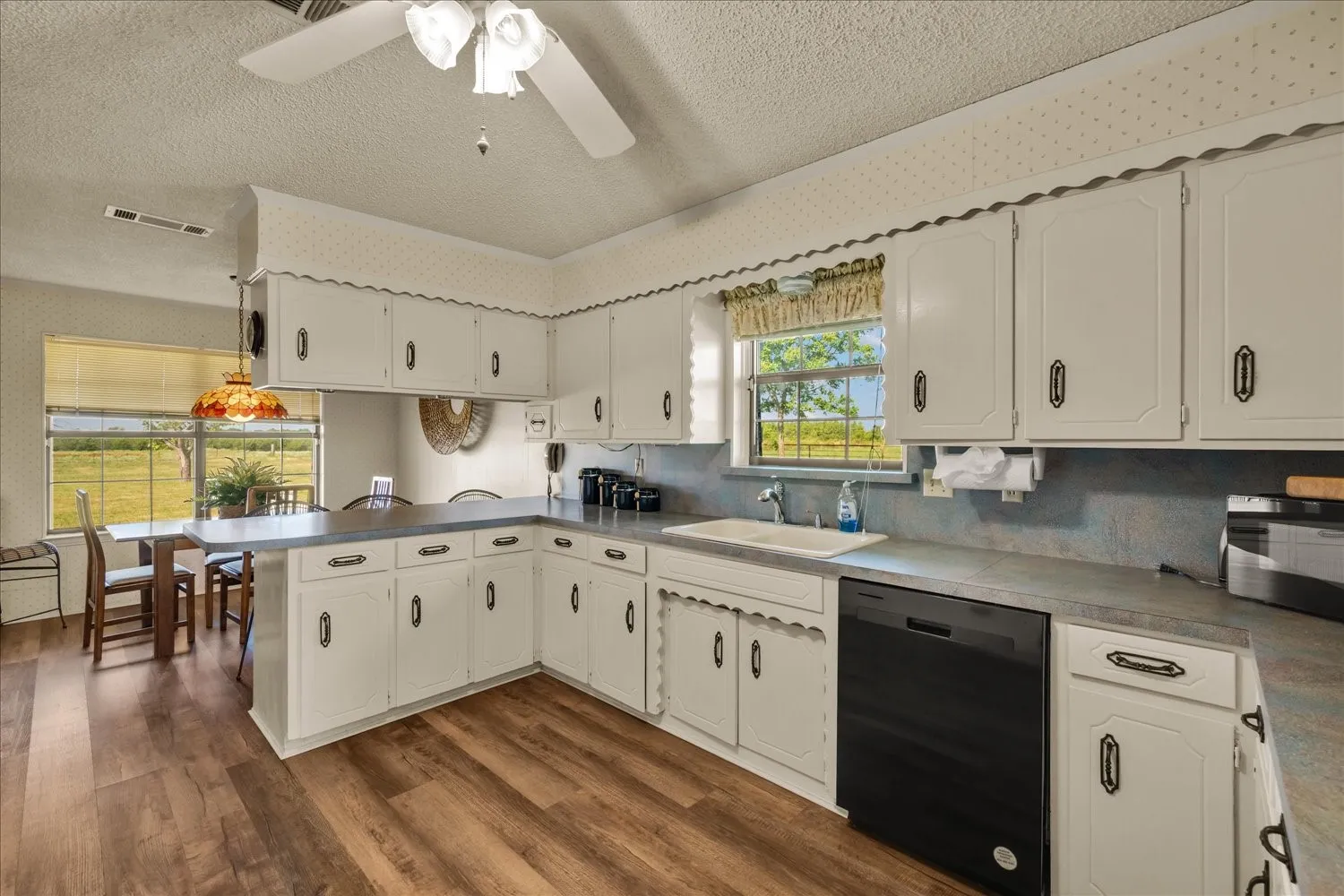Single Family Residence For Sale in Hunt County , 368 Fm 1566 E, Greenville, Texas 75401, 3 Bedroom, 2 Bathroom, 2 Garage spaces, 1,771 Sqft, built in 1980, Price $425,000, mls#21365424, Real Estate Agent in Greenville, Homes For Sale in Hunt county, Homes For Sale in Greenville, Realtor in Greenville Texas, Real Estate Brokerage Independent Realty Texas, Luminita Cordes Realtor