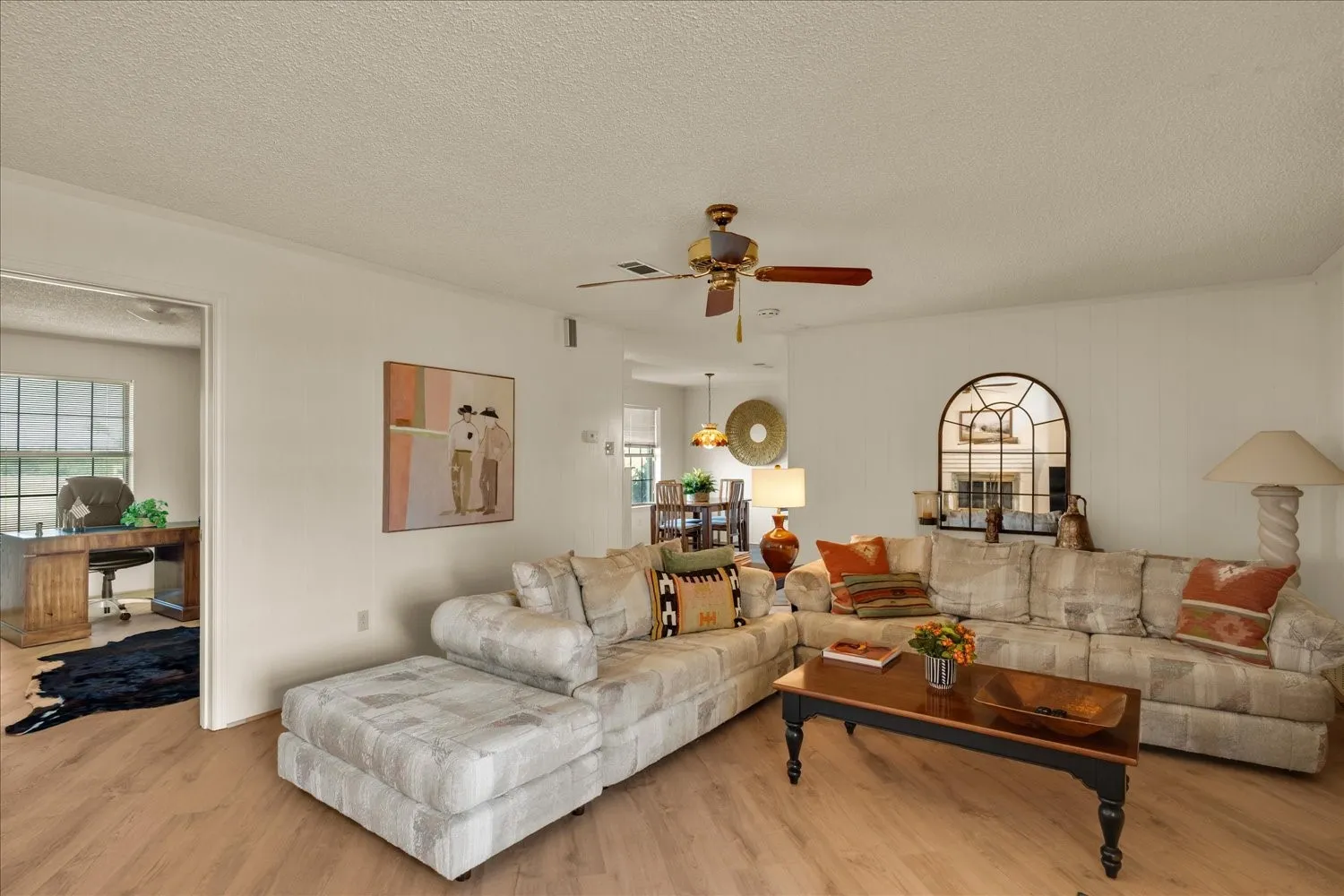 Single Family Residence For Sale in Hunt County , 368 Fm 1566 E, Greenville, Texas 75401, 3 Bedroom, 2 Bathroom, 2 Garage spaces, 1,771 Sqft, built in 1980, Price $425,000, mls#21365424, Real Estate Agent in Greenville, Homes For Sale in Hunt county, Homes For Sale in Greenville, Realtor in Greenville Texas, Real Estate Brokerage Independent Realty Texas, Luminita Cordes Realtor