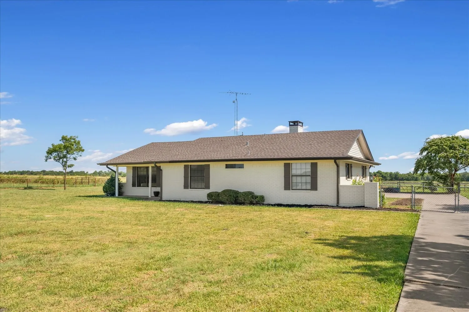 Single Family Residence For Sale in Hunt County , 368 Fm 1566 E, Greenville, Texas 75401, 3 Bedroom, 2 Bathroom, 2 Garage spaces, 1,771 Sqft, built in 1980, Price $425,000, mls#21365424, Real Estate Agent in Greenville, Homes For Sale in Hunt county, Homes For Sale in Greenville, Realtor in Greenville Texas, Real Estate Brokerage Independent Realty Texas, Luminita Cordes Realtor
