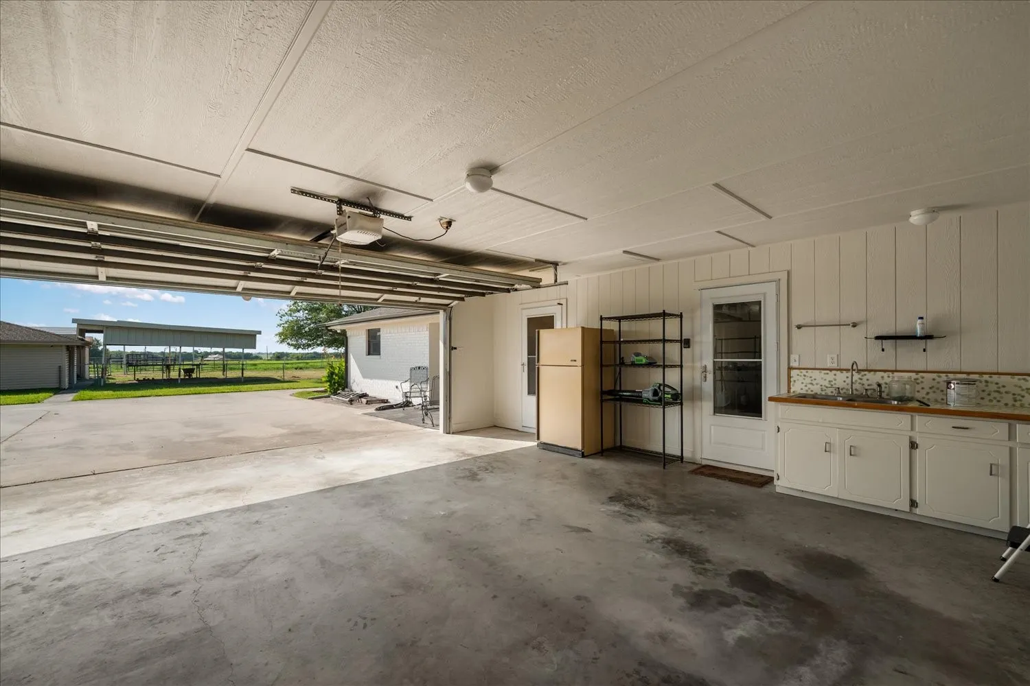 Single Family Residence For Sale in Hunt County , 368 Fm 1566 E, Greenville, Texas 75401, 3 Bedroom, 2 Bathroom, 2 Garage spaces, 1,771 Sqft, built in 1980, Price $425,000, mls#21365424, Real Estate Agent in Greenville, Homes For Sale in Hunt county, Homes For Sale in Greenville, Realtor in Greenville Texas, Real Estate Brokerage Independent Realty Texas, Luminita Cordes Realtor