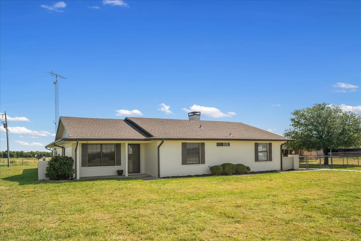 Single Family Residence For Sale in Hunt County , 368 Fm 1566 E, Greenville, Texas 75401, 3 Bedroom, 2 Bathroom, 2 Garage spaces, 1,771 Sqft, built in 1980, Price $425,000, mls#21365424, Real Estate Agent in Greenville, Homes For Sale in Hunt county, Homes For Sale in Greenville, Realtor in Greenville Texas, Real Estate Brokerage Independent Realty Texas, Luminita Cordes Realtor