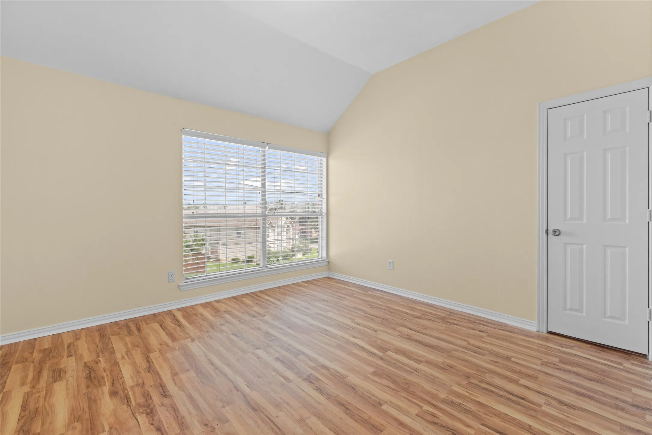 Single Family Residence For Rent in Denton County , 3607 Flagstone Drive, Carrollton, Texas 75007, 4 Bedroom, 4 Bathroom, 2 Garage spaces, 3,764 Sqft, built in 1993, mls#21365451, Real Estate Agent in Carrollton, Homes For Rent in Denton county, Homes For Rent in Carrollton, Realtor in Carrollton Texas, Real Estate Brokerage Independent Realty Texas, Luminita Cordes Realtor