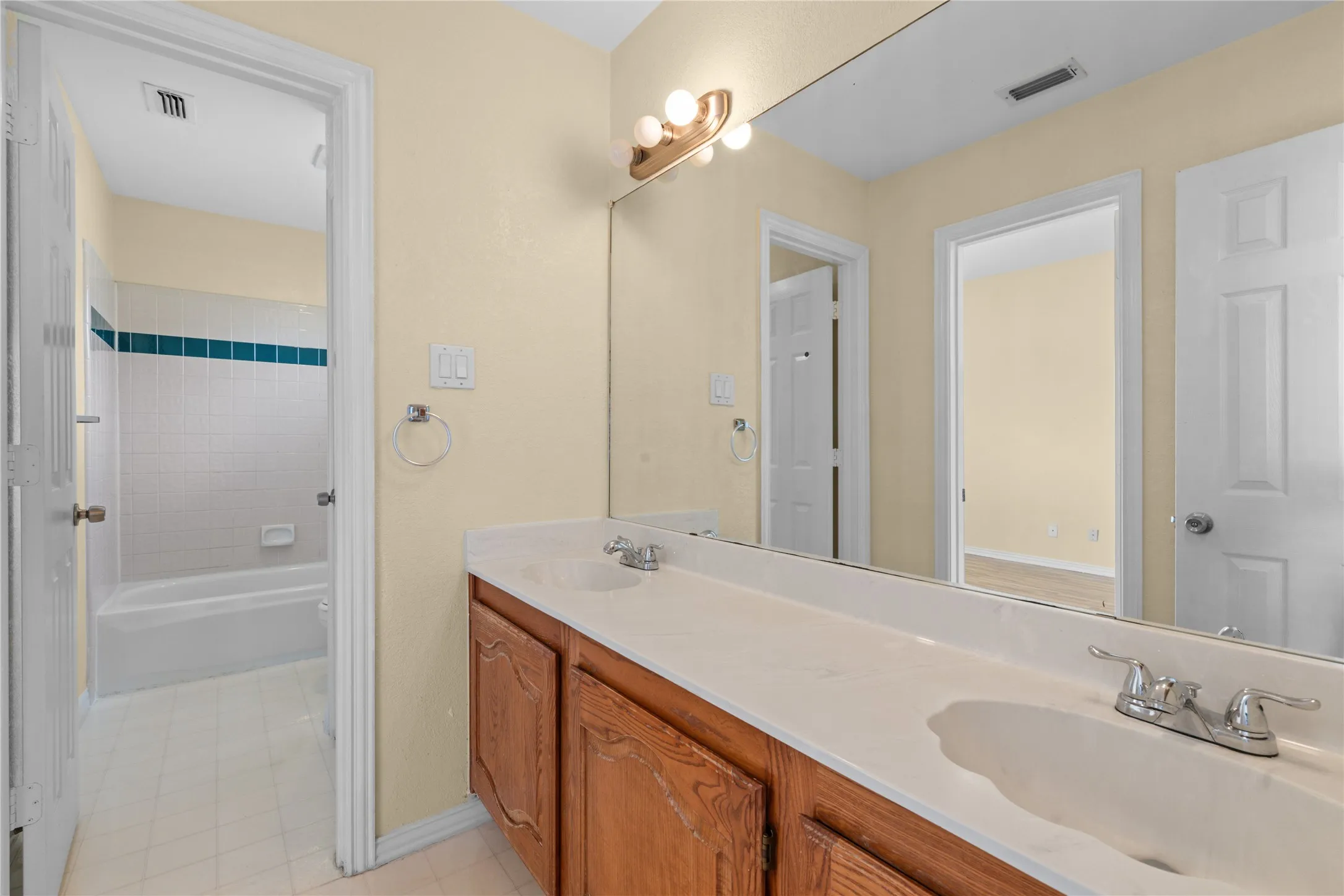 Single Family Residence For Rent in Denton County , 3607 Flagstone Drive, Carrollton, Texas 75007, 4 Bedroom, 4 Bathroom, 2 Garage spaces, 3,764 Sqft, built in 1993, mls#21365451, Real Estate Agent in Carrollton, Homes For Rent in Denton county, Homes For Rent in Carrollton, Realtor in Carrollton Texas, Real Estate Brokerage Independent Realty Texas, Luminita Cordes Realtor