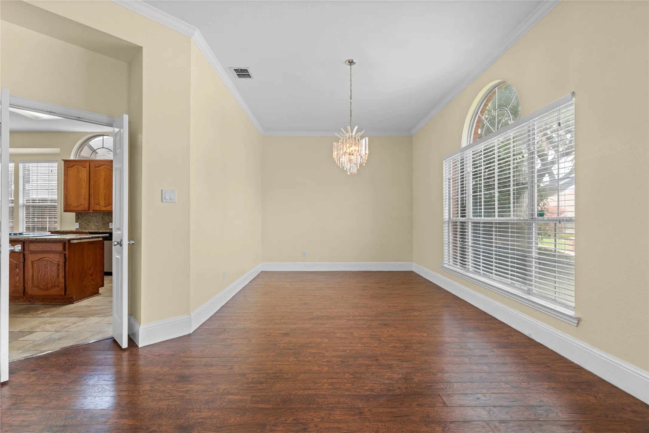 Single Family Residence For Rent in Denton County , 3607 Flagstone Drive, Carrollton, Texas 75007, 4 Bedroom, 4 Bathroom, 2 Garage spaces, 3,764 Sqft, built in 1993, mls#21365451, Real Estate Agent in Carrollton, Homes For Rent in Denton county, Homes For Rent in Carrollton, Realtor in Carrollton Texas, Real Estate Brokerage Independent Realty Texas, Luminita Cordes Realtor