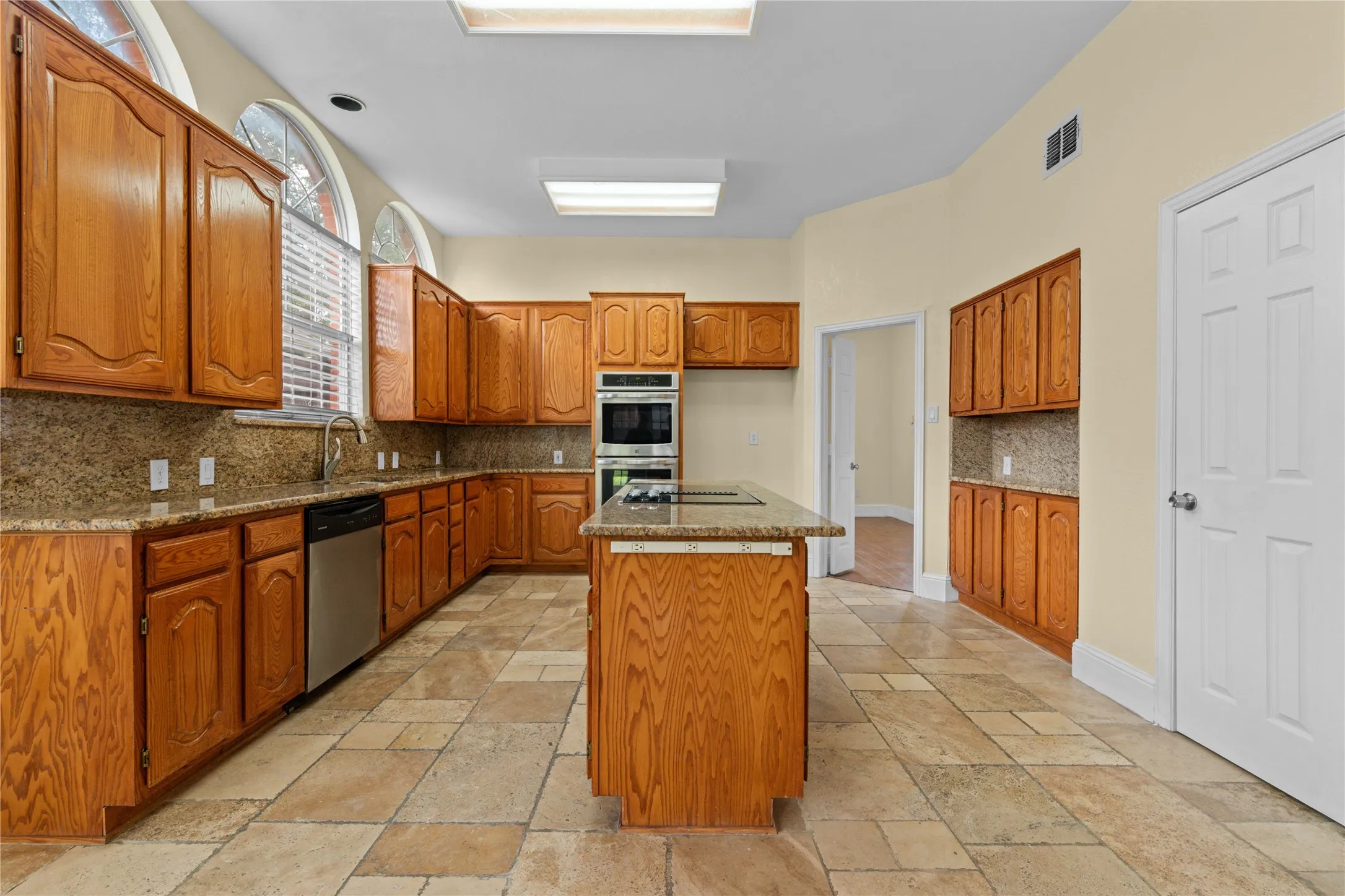 Single Family Residence For Rent in Denton County , 3607 Flagstone Drive, Carrollton, Texas 75007, 4 Bedroom, 4 Bathroom, 2 Garage spaces, 3,764 Sqft, built in 1993, mls#21365451, Real Estate Agent in Carrollton, Homes For Rent in Denton county, Homes For Rent in Carrollton, Realtor in Carrollton Texas, Real Estate Brokerage Independent Realty Texas, Luminita Cordes Realtor