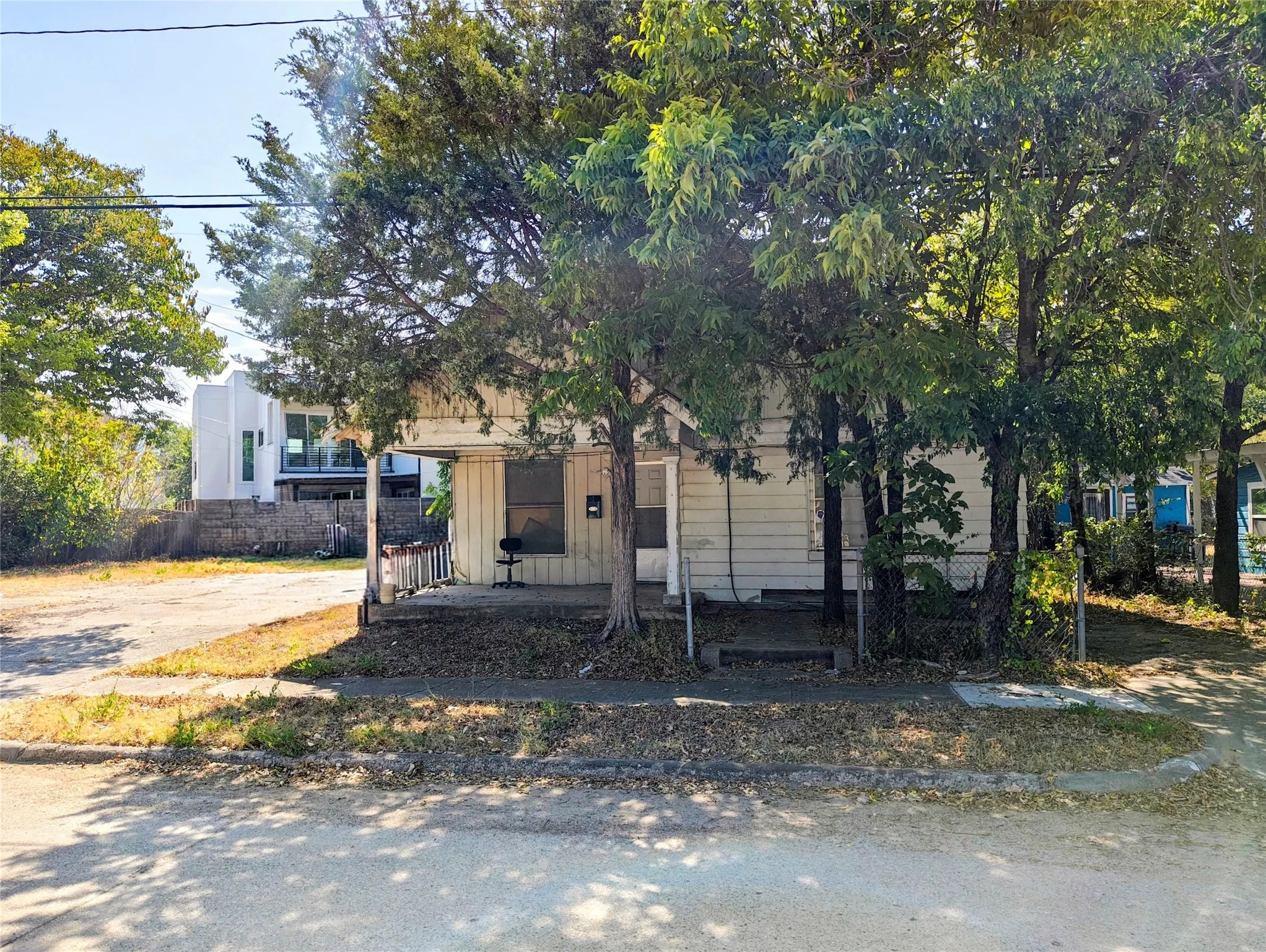 Single Family Residence For Sale in Dallas County , 3338 Coronet Boulevard, Dallas, Texas 75212, 3 Bedroom, 1 Bathroom, Garage spaces, 1,116 Sqft, built in 1950, mls#21364185, Real Estate Agent in Dallas, Homes For Sale in Dallas county, Homes For Sale in Dallas, Realtor in Dallas Texas, Real Estate Brokerage Independent Realty Texas, Luminita Cordes Realtor