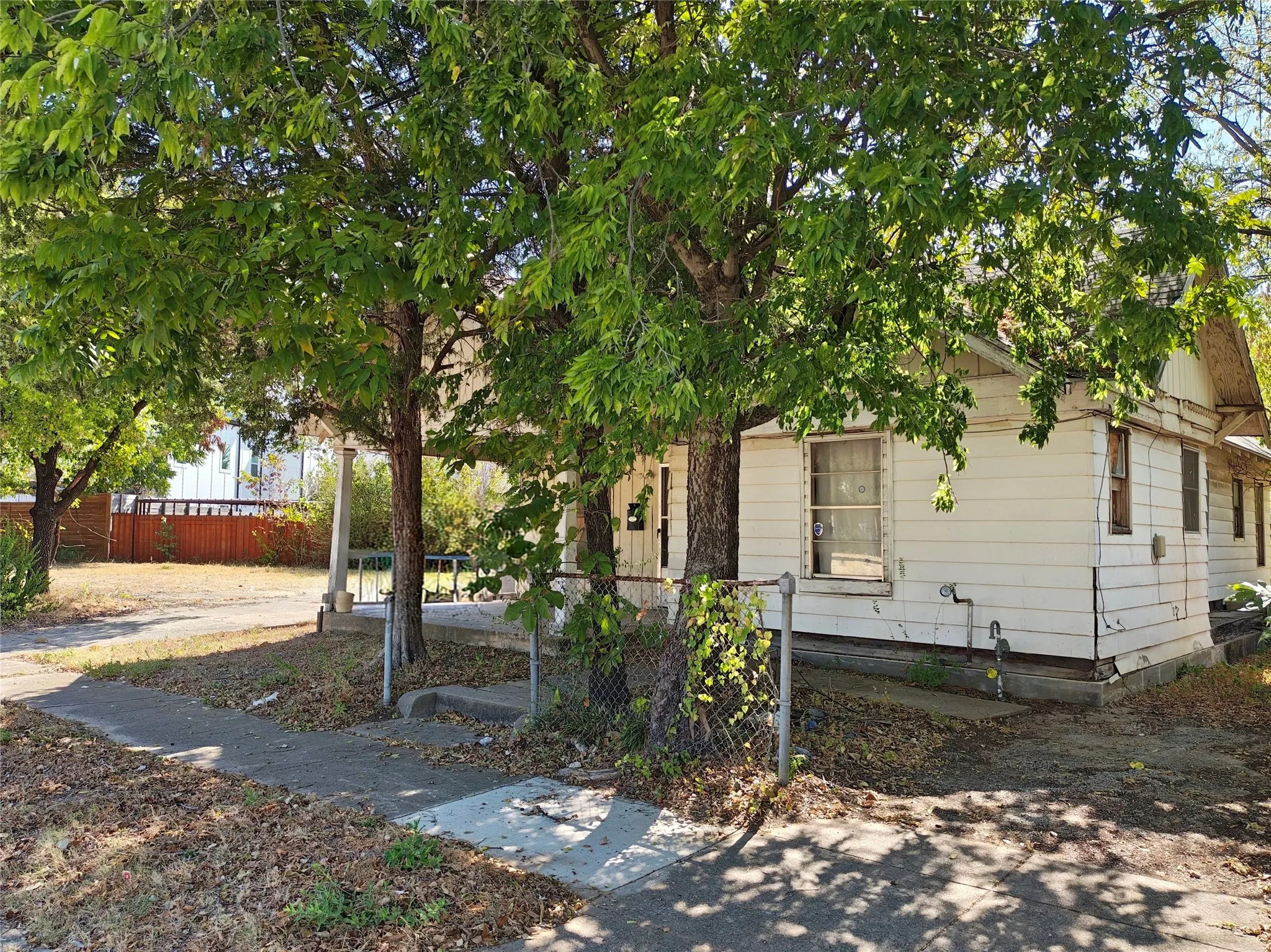 Single Family Residence For Sale in Dallas County , 3338 Coronet Boulevard, Dallas, Texas 75212, 3 Bedroom, 1 Bathroom, Garage spaces, 1,116 Sqft, built in 1950, mls#21364185, Real Estate Agent in Dallas, Homes For Sale in Dallas county, Homes For Sale in Dallas, Realtor in Dallas Texas, Real Estate Brokerage Independent Realty Texas, Luminita Cordes Realtor
