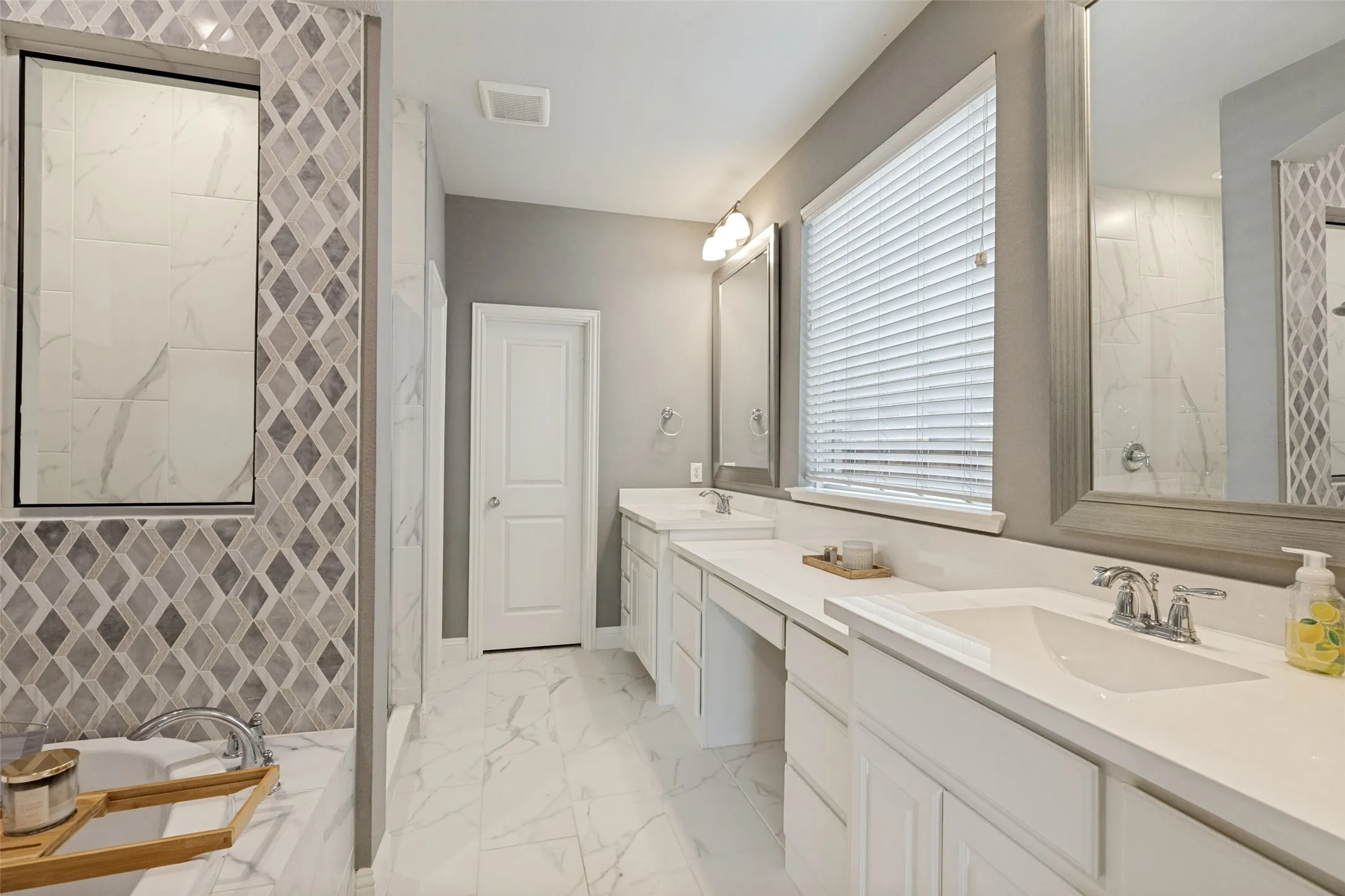 Single Family Residence For Sale in Collin County , 8620 Backwater Bay Cove, Mc Kinney, Texas 75071, 4 Bedroom, 3 Bathroom, 2 Garage spaces, 3,025 Sqft, built in 2019, mls#21364504, Real Estate Agent in Mc Kinney, Homes For Sale in Collin county, Homes For Sale in Mc Kinney, Realtor in Mc Kinney Texas, Real Estate Brokerage Independent Realty Texas, Luminita Cordes Realtor