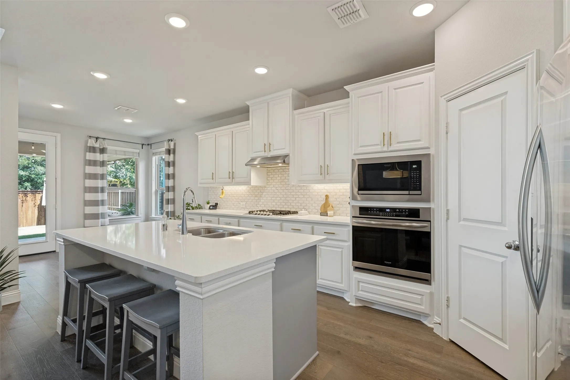 Single Family Residence For Sale in Collin County , 8620 Backwater Bay Cove, Mc Kinney, Texas 75071, 4 Bedroom, 3 Bathroom, 2 Garage spaces, 3,025 Sqft, built in 2019, mls#21364504, Real Estate Agent in Mc Kinney, Homes For Sale in Collin county, Homes For Sale in Mc Kinney, Realtor in Mc Kinney Texas, Real Estate Brokerage Independent Realty Texas, Luminita Cordes Realtor