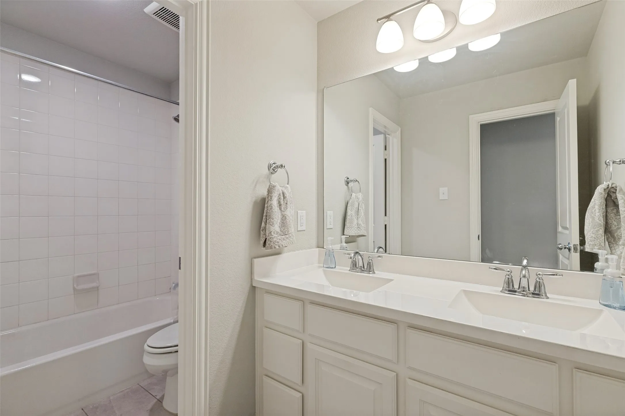Single Family Residence For Sale in Collin County , 8620 Backwater Bay Cove, Mc Kinney, Texas 75071, 4 Bedroom, 3 Bathroom, 2 Garage spaces, 3,025 Sqft, built in 2019, mls#21364504, Real Estate Agent in Mc Kinney, Homes For Sale in Collin county, Homes For Sale in Mc Kinney, Realtor in Mc Kinney Texas, Real Estate Brokerage Independent Realty Texas, Luminita Cordes Realtor