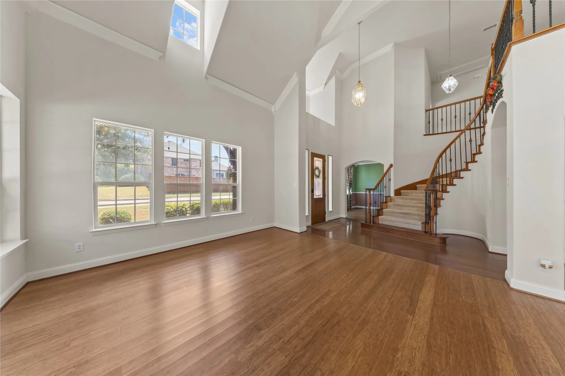 Single Family Residence For Sale in Collin County , 1615 Thornberry Drive, Wylie, Texas 75098, 4 Bedroom, 4 Bathroom, 2 Garage spaces, 3,584 Sqft, built in 2009, mls#21364803, Real Estate Agent in Wylie, Homes For Sale in Collin county, Homes For Sale in Wylie, Realtor in Wylie Texas, Real Estate Brokerage Independent Realty Texas, Luminita Cordes Realtor