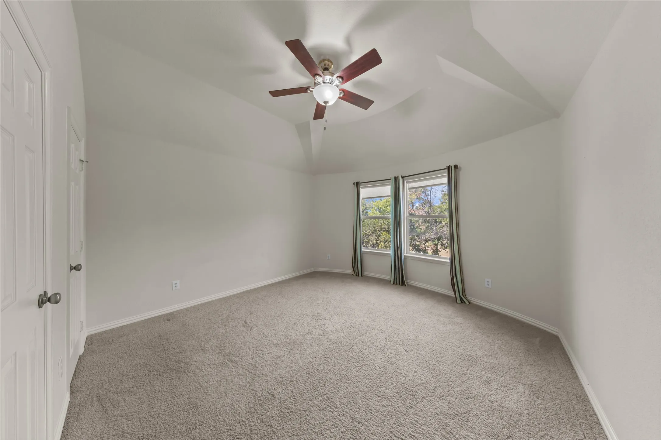 Single Family Residence For Sale in Collin County , 1615 Thornberry Drive, Wylie, Texas 75098, 4 Bedroom, 4 Bathroom, 2 Garage spaces, 3,584 Sqft, built in 2009, mls#21364803, Real Estate Agent in Wylie, Homes For Sale in Collin county, Homes For Sale in Wylie, Realtor in Wylie Texas, Real Estate Brokerage Independent Realty Texas, Luminita Cordes Realtor