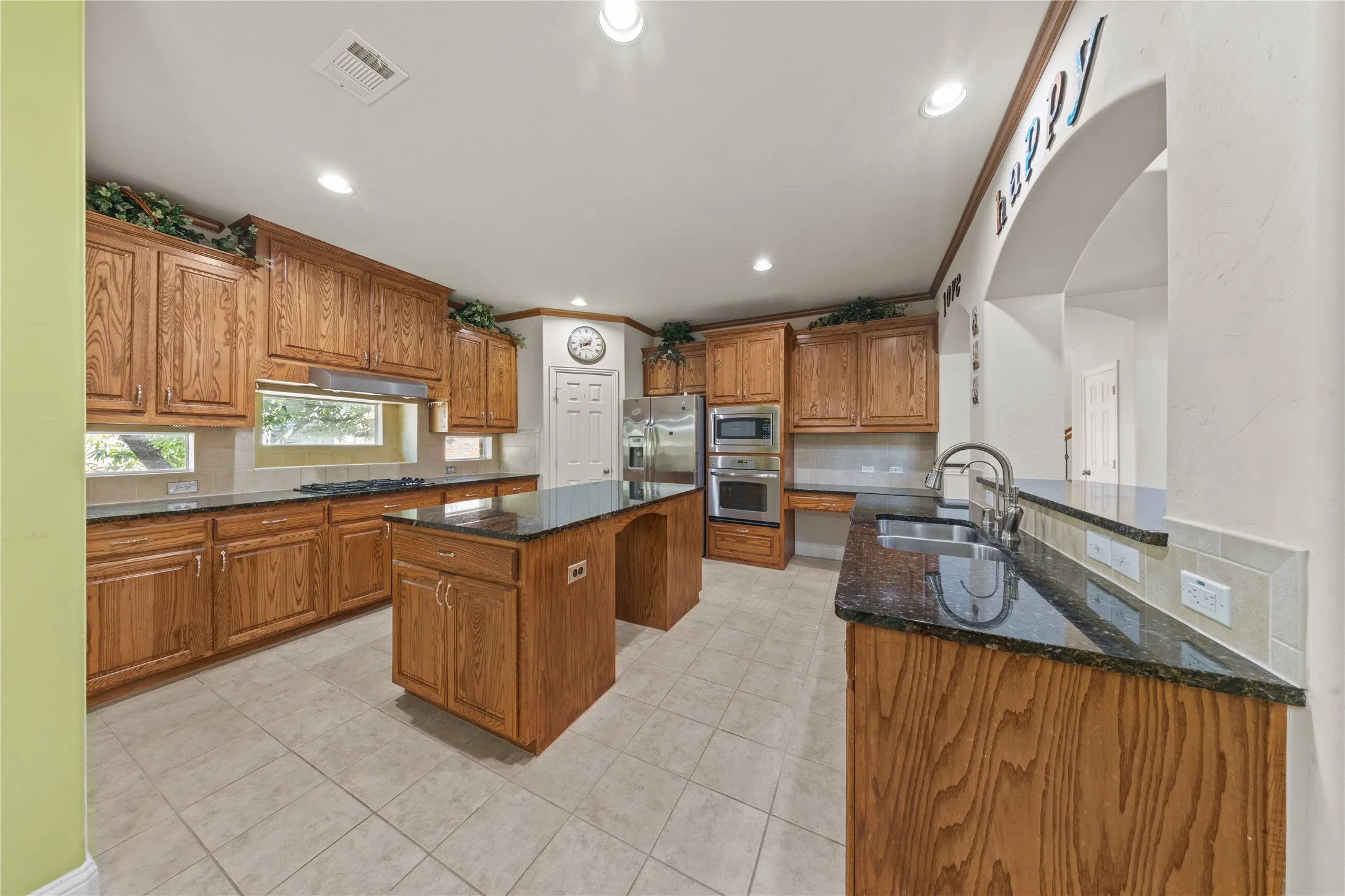 Single Family Residence For Sale in Collin County , 1615 Thornberry Drive, Wylie, Texas 75098, 4 Bedroom, 4 Bathroom, 2 Garage spaces, 3,584 Sqft, built in 2009, mls#21364803, Real Estate Agent in Wylie, Homes For Sale in Collin county, Homes For Sale in Wylie, Realtor in Wylie Texas, Real Estate Brokerage Independent Realty Texas, Luminita Cordes Realtor
