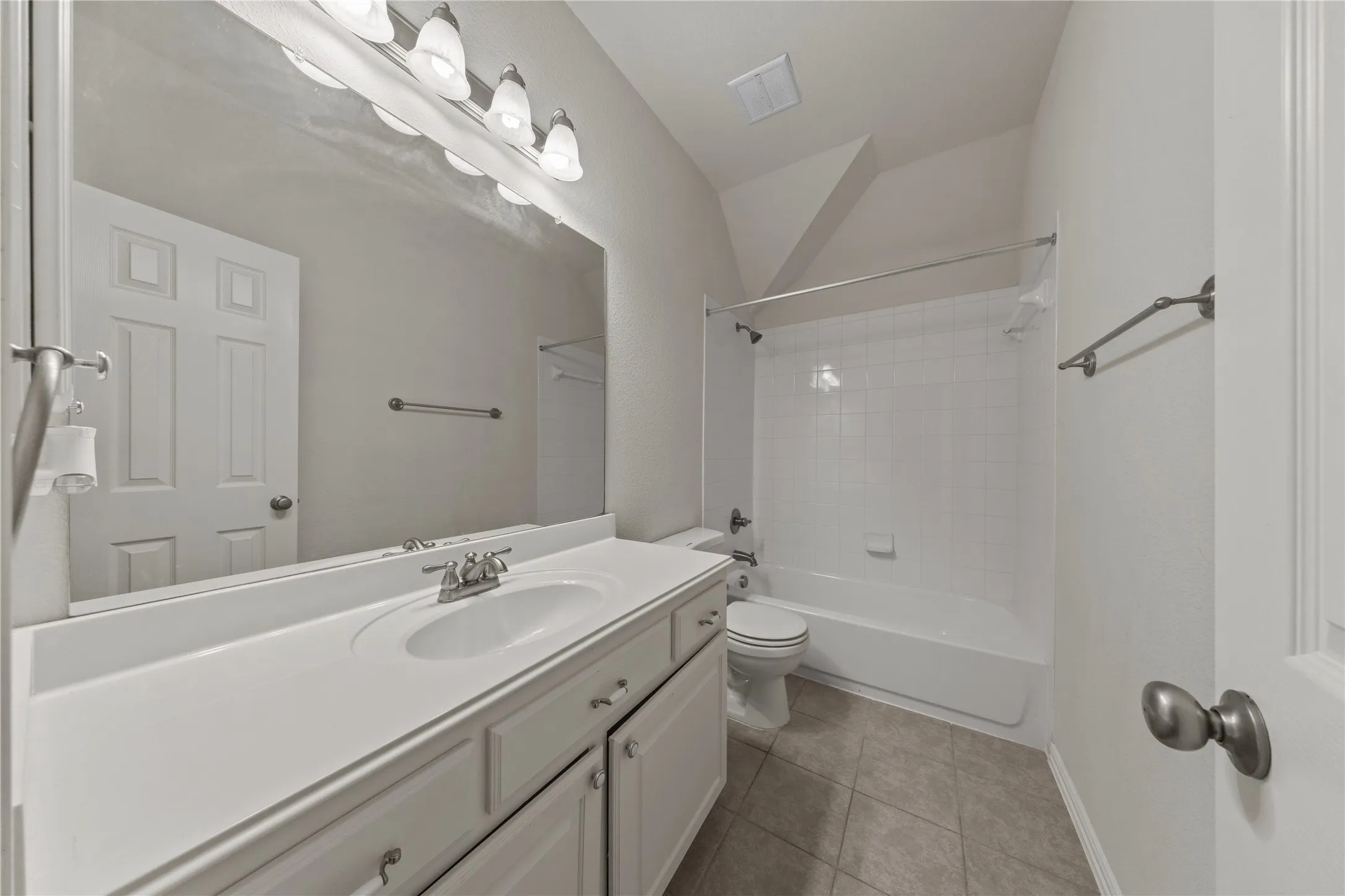 Single Family Residence For Sale in Collin County , 1615 Thornberry Drive, Wylie, Texas 75098, 4 Bedroom, 4 Bathroom, 2 Garage spaces, 3,584 Sqft, built in 2009, mls#21364803, Real Estate Agent in Wylie, Homes For Sale in Collin county, Homes For Sale in Wylie, Realtor in Wylie Texas, Real Estate Brokerage Independent Realty Texas, Luminita Cordes Realtor