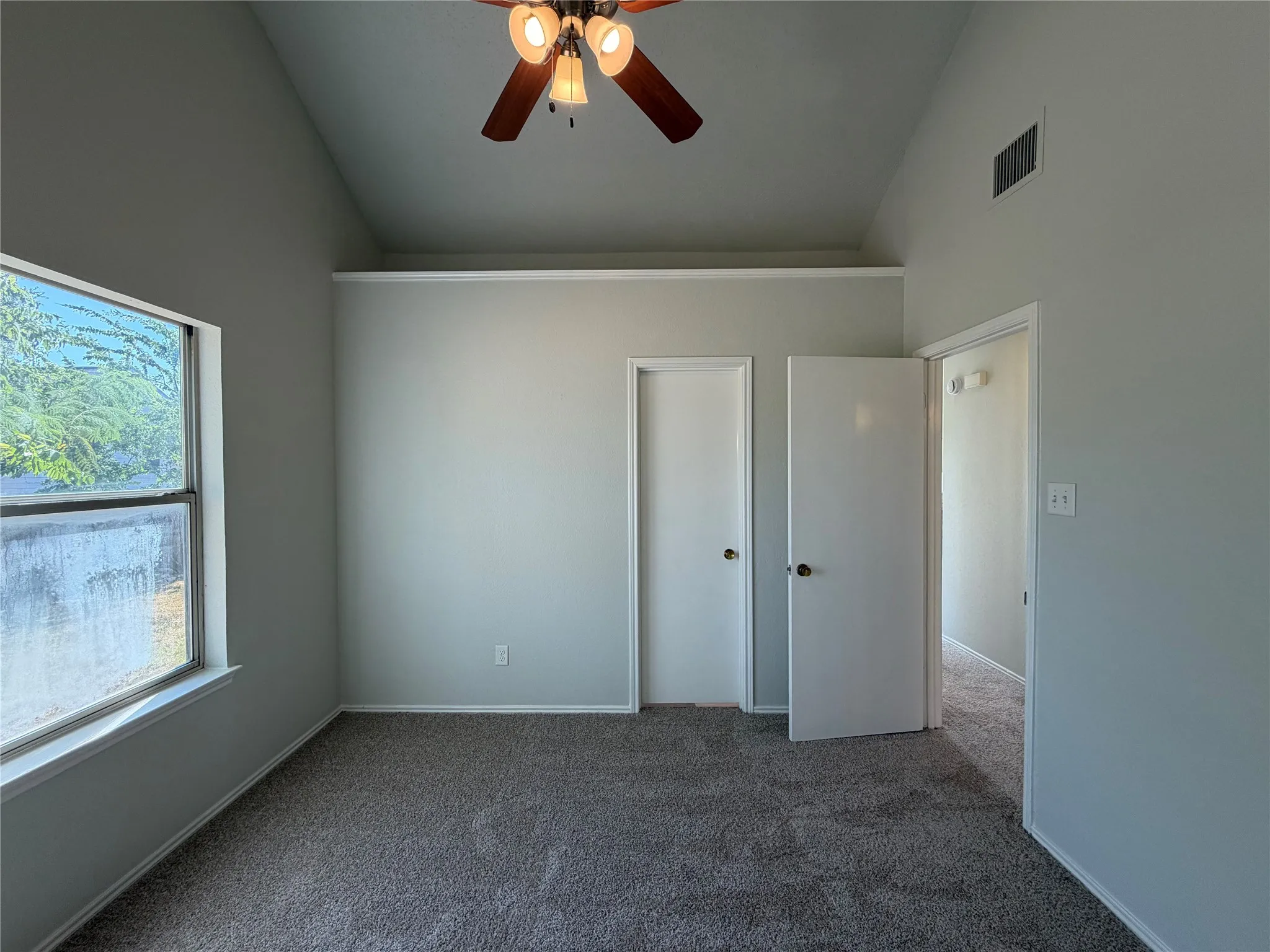 Single Family Residence For Sale in Tarrant County , 5624 Shady Springs Trail, Fort Worth, Texas 76179, 2 Bedroom, 1 Bathroom, 1 Garage spaces, 1,170 Sqft, built in 1987, mls#21365461, Real Estate Agent in Fort Worth, Homes For Sale in Tarrant county, Homes For Sale in Fort Worth, Realtor in Fort Worth Texas, Real Estate Brokerage Independent Realty Texas, Luminita Cordes Realtor