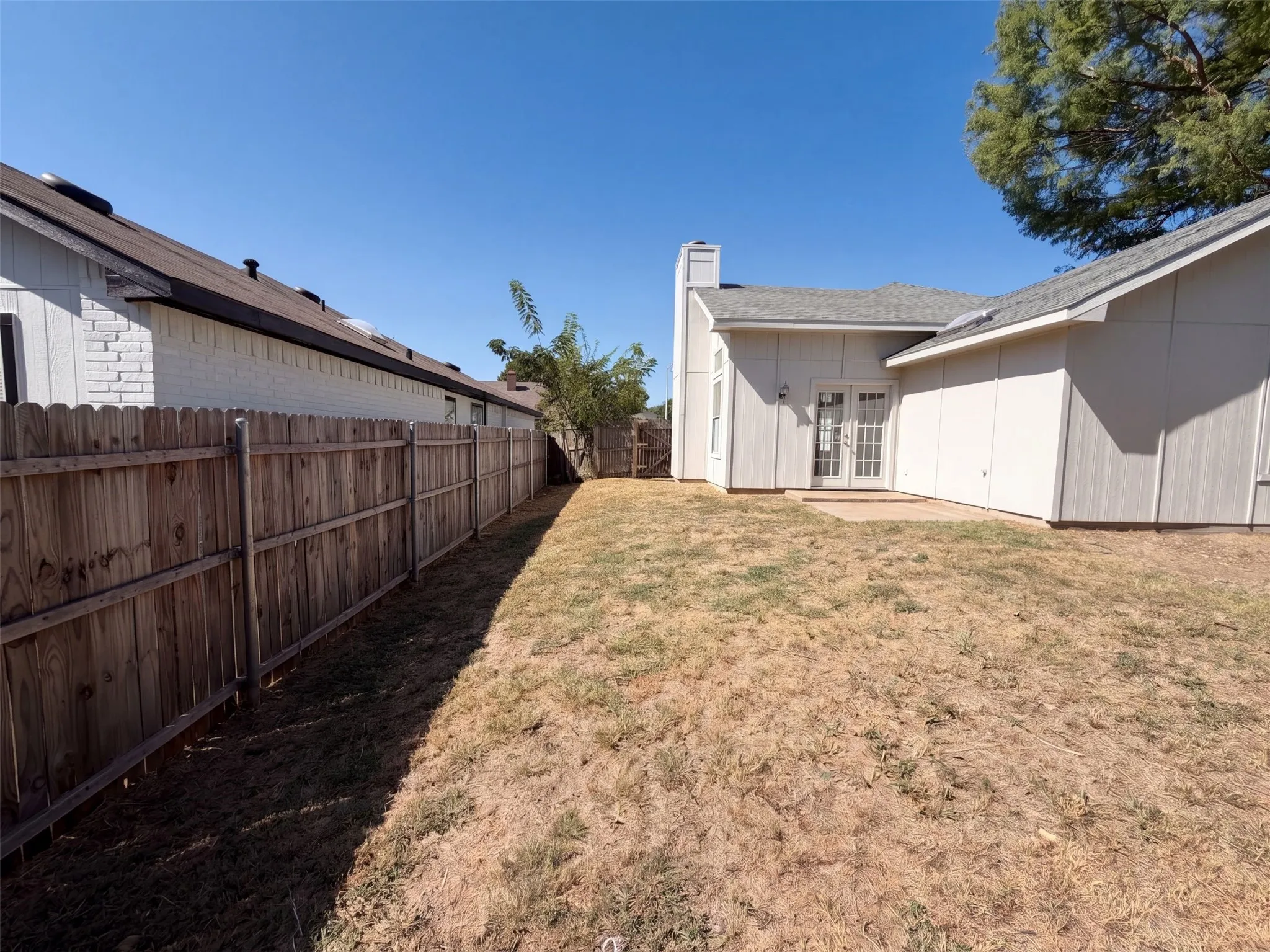 Single Family Residence For Sale in Tarrant County , 5624 Shady Springs Trail, Fort Worth, Texas 76179, 2 Bedroom, 1 Bathroom, 1 Garage spaces, 1,170 Sqft, built in 1987, mls#21365461, Real Estate Agent in Fort Worth, Homes For Sale in Tarrant county, Homes For Sale in Fort Worth, Realtor in Fort Worth Texas, Real Estate Brokerage Independent Realty Texas, Luminita Cordes Realtor