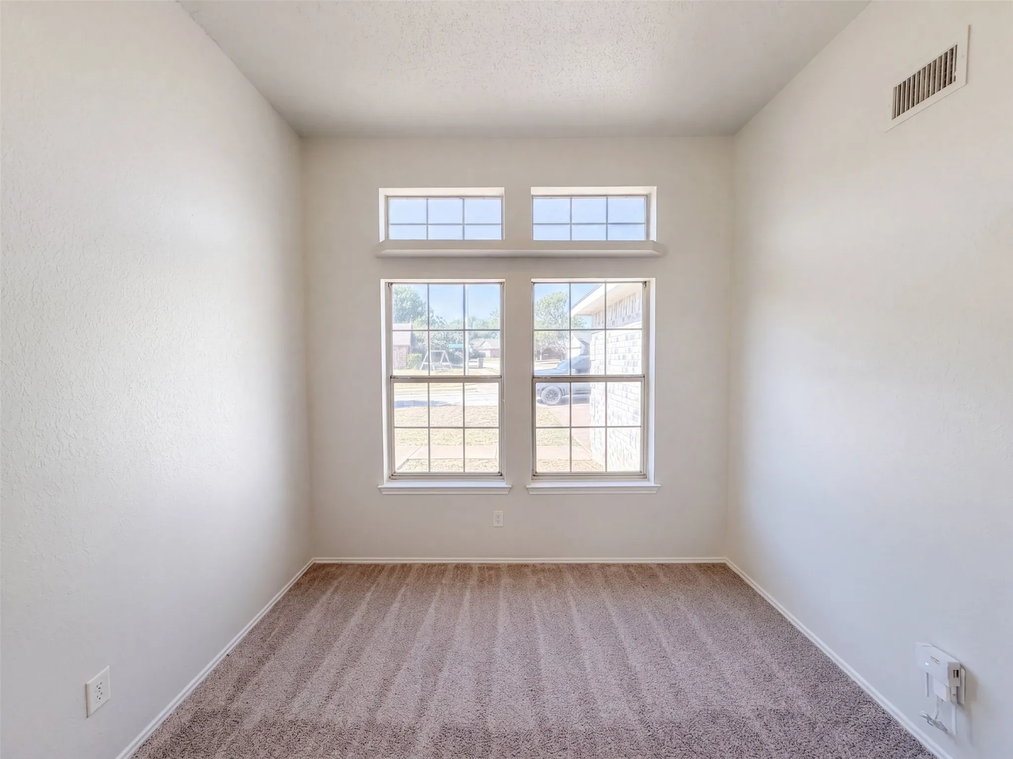 Single Family Residence For Sale in Tarrant County , 5624 Shady Springs Trail, Fort Worth, Texas 76179, 2 Bedroom, 1 Bathroom, 1 Garage spaces, 1,170 Sqft, built in 1987, mls#21365461, Real Estate Agent in Fort Worth, Homes For Sale in Tarrant county, Homes For Sale in Fort Worth, Realtor in Fort Worth Texas, Real Estate Brokerage Independent Realty Texas, Luminita Cordes Realtor