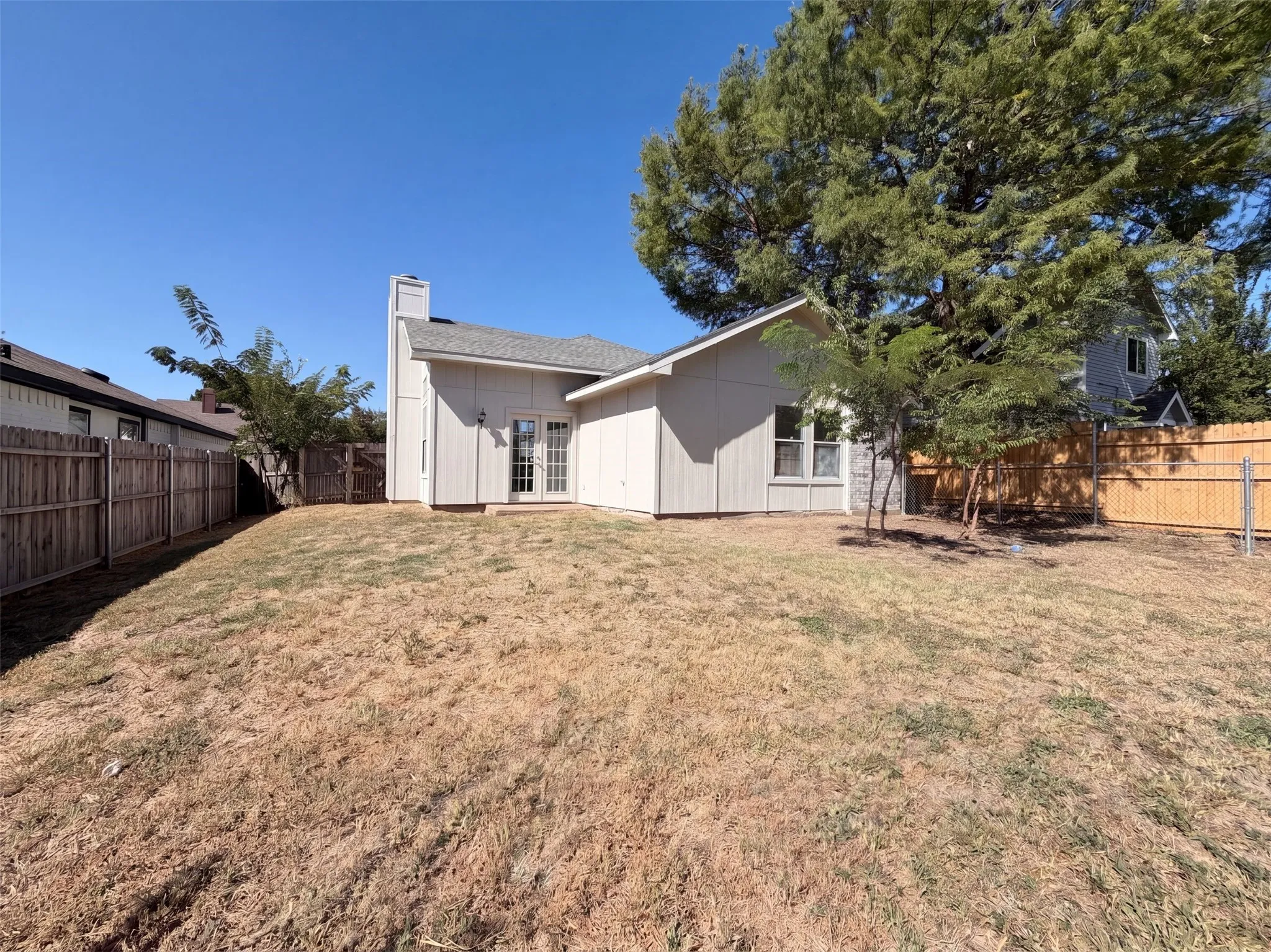 Single Family Residence For Sale in Tarrant County , 5624 Shady Springs Trail, Fort Worth, Texas 76179, 2 Bedroom, 1 Bathroom, 1 Garage spaces, 1,170 Sqft, built in 1987, mls#21365461, Real Estate Agent in Fort Worth, Homes For Sale in Tarrant county, Homes For Sale in Fort Worth, Realtor in Fort Worth Texas, Real Estate Brokerage Independent Realty Texas, Luminita Cordes Realtor