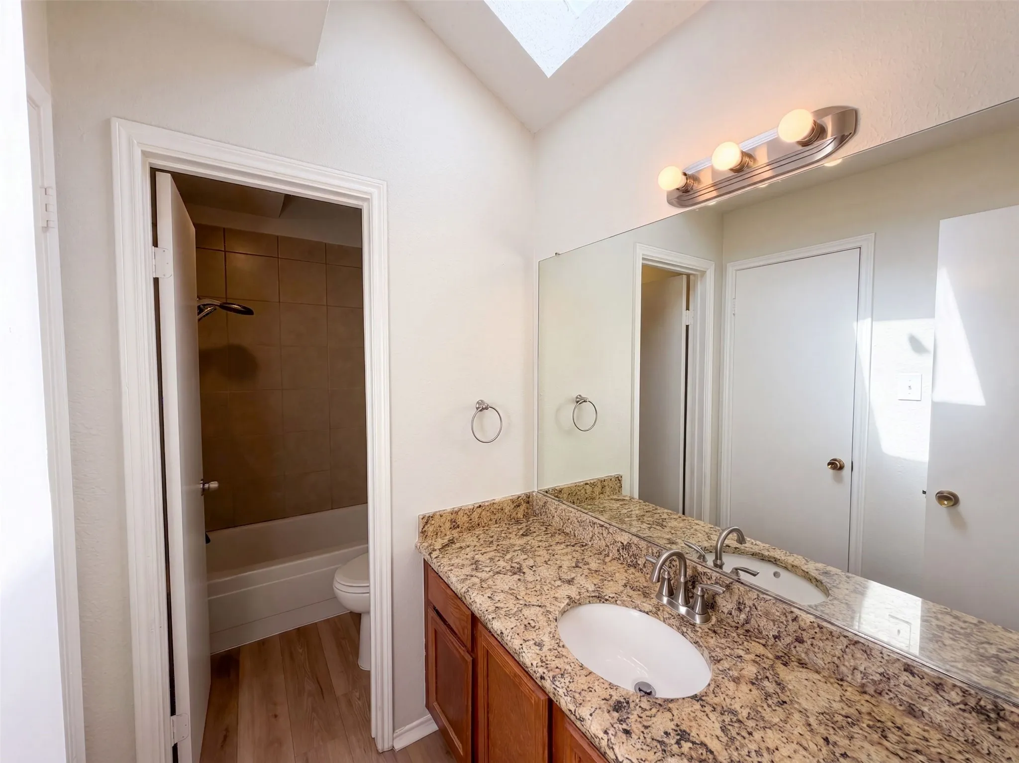 Single Family Residence For Sale in Tarrant County , 5624 Shady Springs Trail, Fort Worth, Texas 76179, 2 Bedroom, 1 Bathroom, 1 Garage spaces, 1,170 Sqft, built in 1987, mls#21365461, Real Estate Agent in Fort Worth, Homes For Sale in Tarrant county, Homes For Sale in Fort Worth, Realtor in Fort Worth Texas, Real Estate Brokerage Independent Realty Texas, Luminita Cordes Realtor