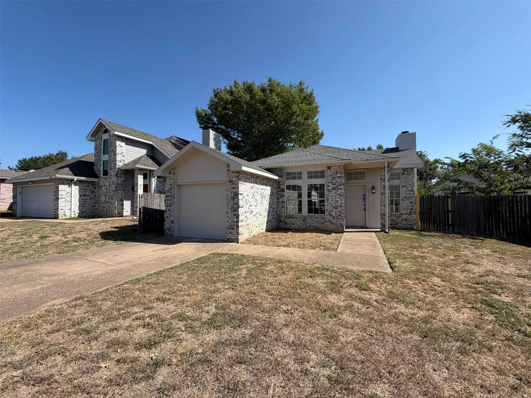 Single Family Residence For Sale in Tarrant County , 5624 Shady Springs Trail, Fort Worth, Texas 76179, 2 Bedroom, 1 Bathroom, 1 Garage spaces, 1,170 Sqft, built in 1987, mls#21365461, Real Estate Agent in Fort Worth, Homes For Sale in Tarrant county, Homes For Sale in Fort Worth, Realtor in Fort Worth Texas, Real Estate Brokerage Independent Realty Texas, Luminita Cordes Realtor