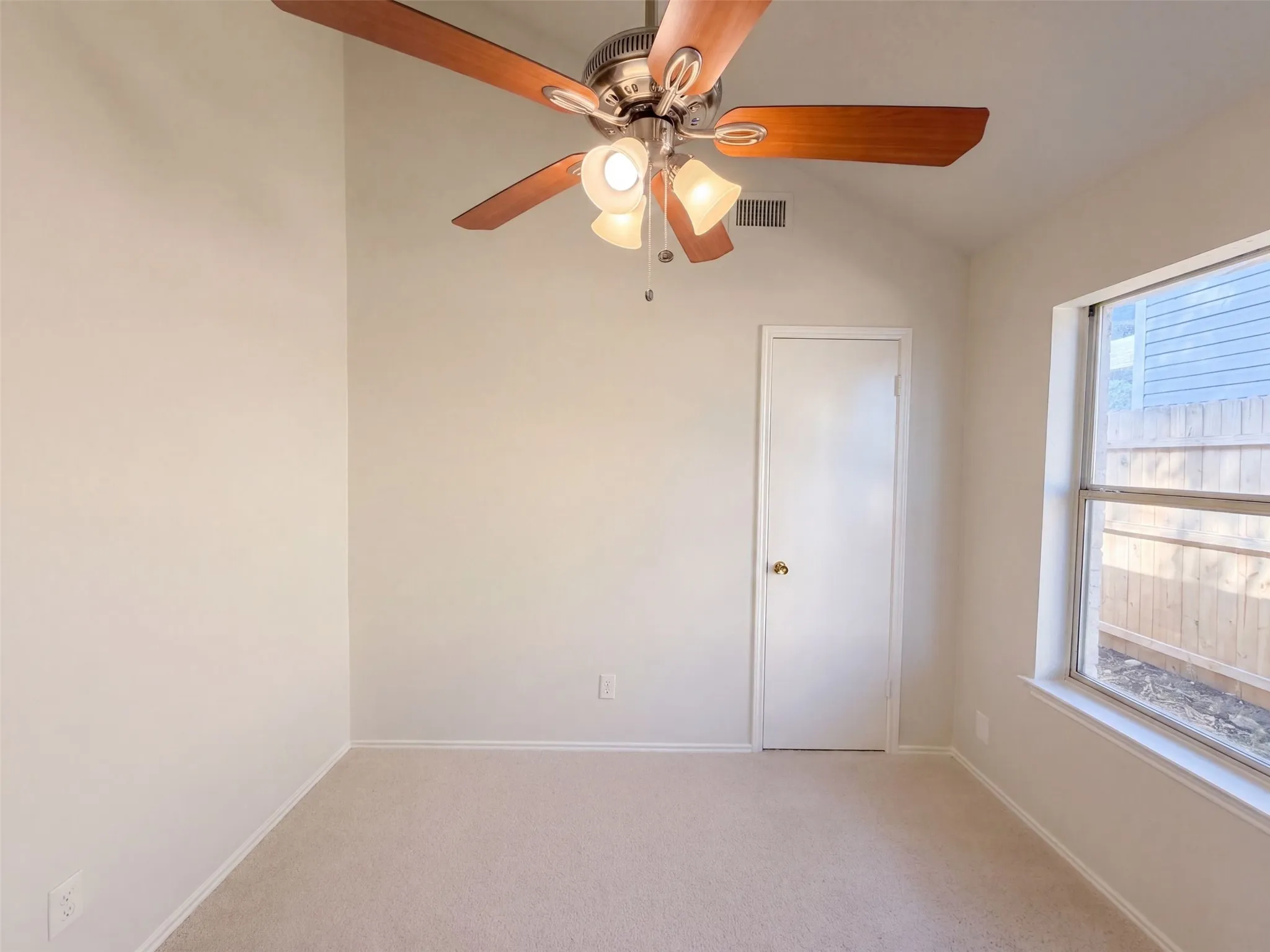 Single Family Residence For Sale in Tarrant County , 5624 Shady Springs Trail, Fort Worth, Texas 76179, 2 Bedroom, 1 Bathroom, 1 Garage spaces, 1,170 Sqft, built in 1987, mls#21365461, Real Estate Agent in Fort Worth, Homes For Sale in Tarrant county, Homes For Sale in Fort Worth, Realtor in Fort Worth Texas, Real Estate Brokerage Independent Realty Texas, Luminita Cordes Realtor