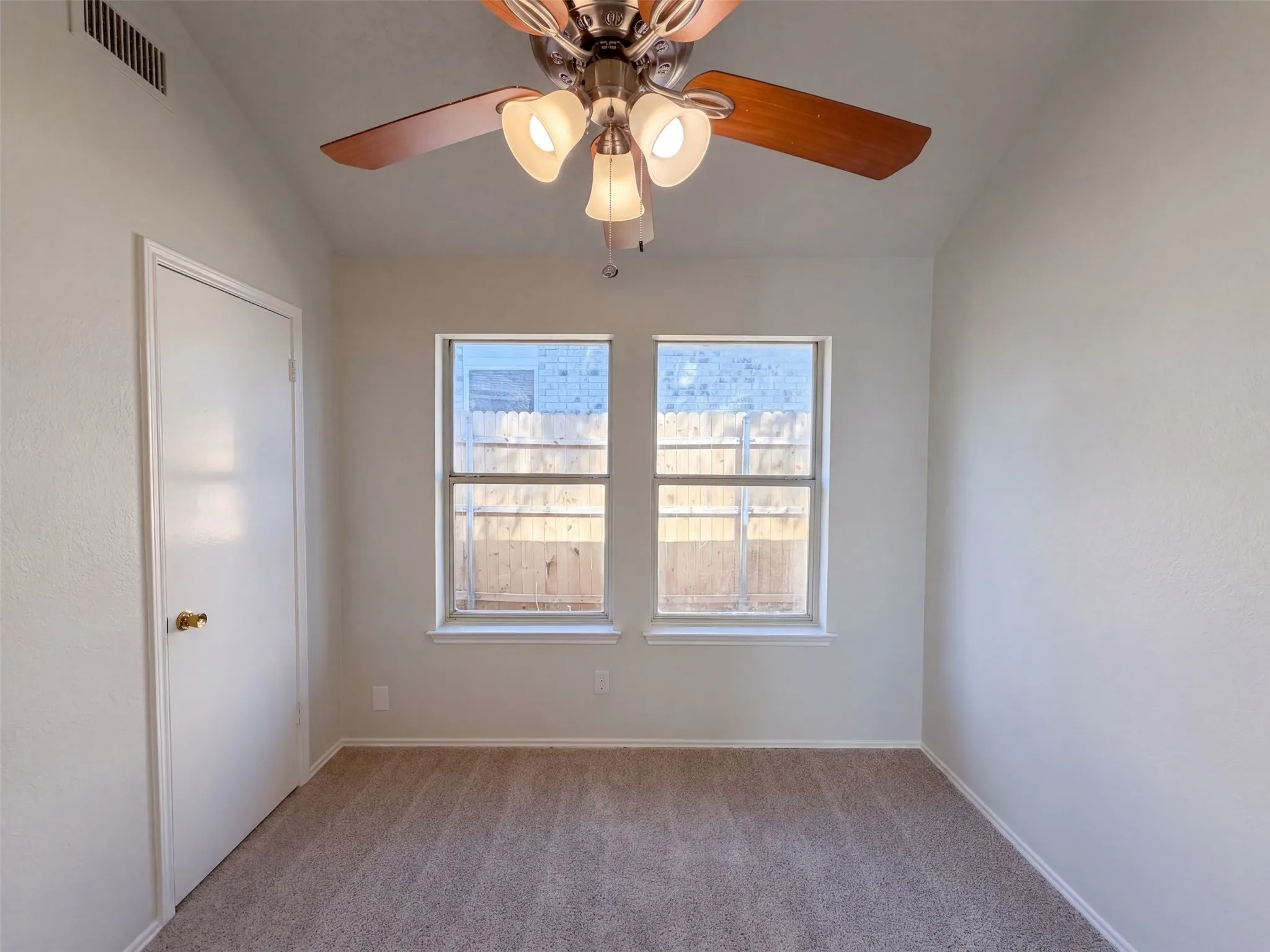Single Family Residence For Sale in Tarrant County , 5624 Shady Springs Trail, Fort Worth, Texas 76179, 2 Bedroom, 1 Bathroom, 1 Garage spaces, 1,170 Sqft, built in 1987, mls#21365461, Real Estate Agent in Fort Worth, Homes For Sale in Tarrant county, Homes For Sale in Fort Worth, Realtor in Fort Worth Texas, Real Estate Brokerage Independent Realty Texas, Luminita Cordes Realtor