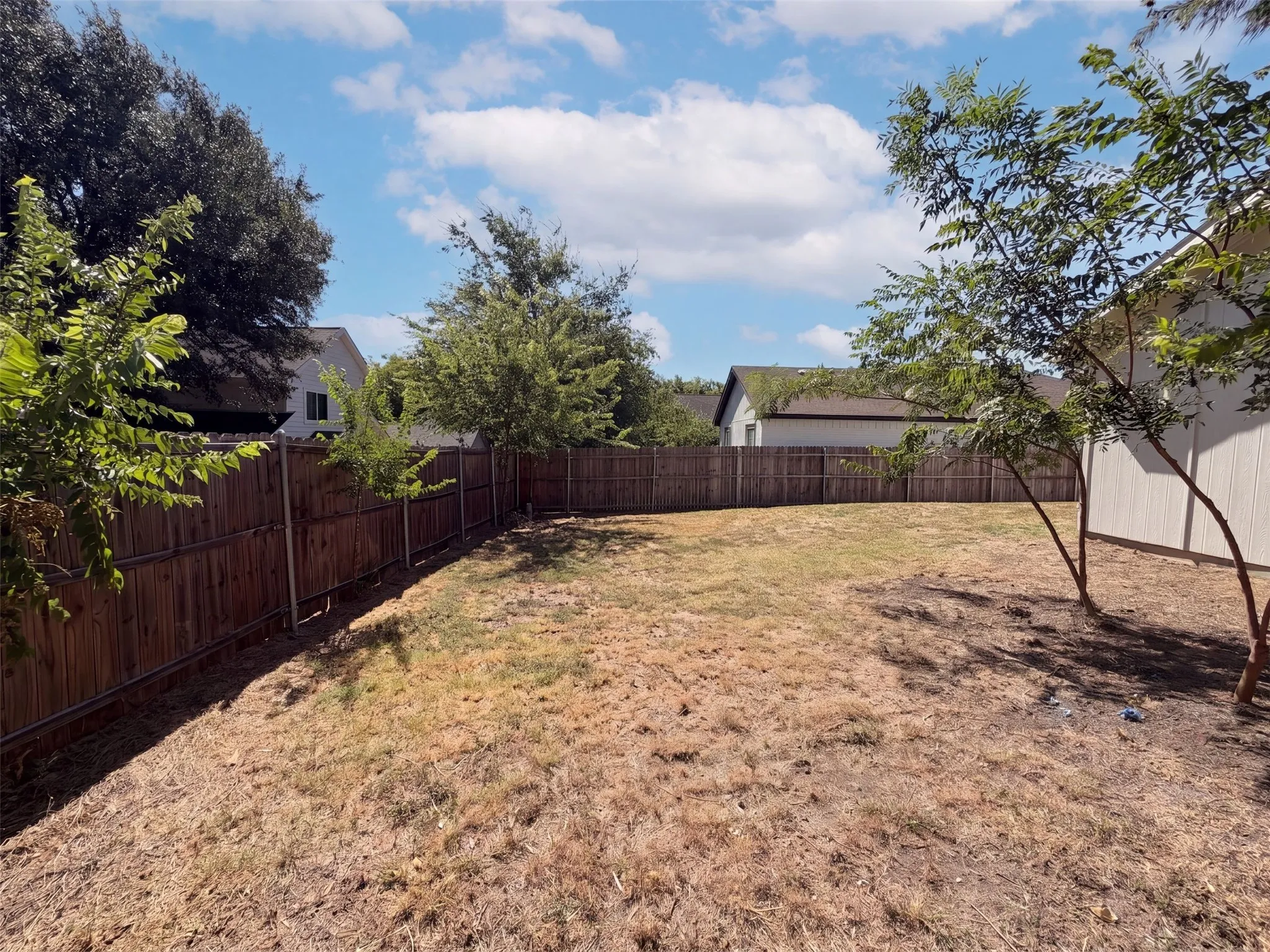 Single Family Residence For Sale in Tarrant County , 5624 Shady Springs Trail, Fort Worth, Texas 76179, 2 Bedroom, 1 Bathroom, 1 Garage spaces, 1,170 Sqft, built in 1987, mls#21365461, Real Estate Agent in Fort Worth, Homes For Sale in Tarrant county, Homes For Sale in Fort Worth, Realtor in Fort Worth Texas, Real Estate Brokerage Independent Realty Texas, Luminita Cordes Realtor
